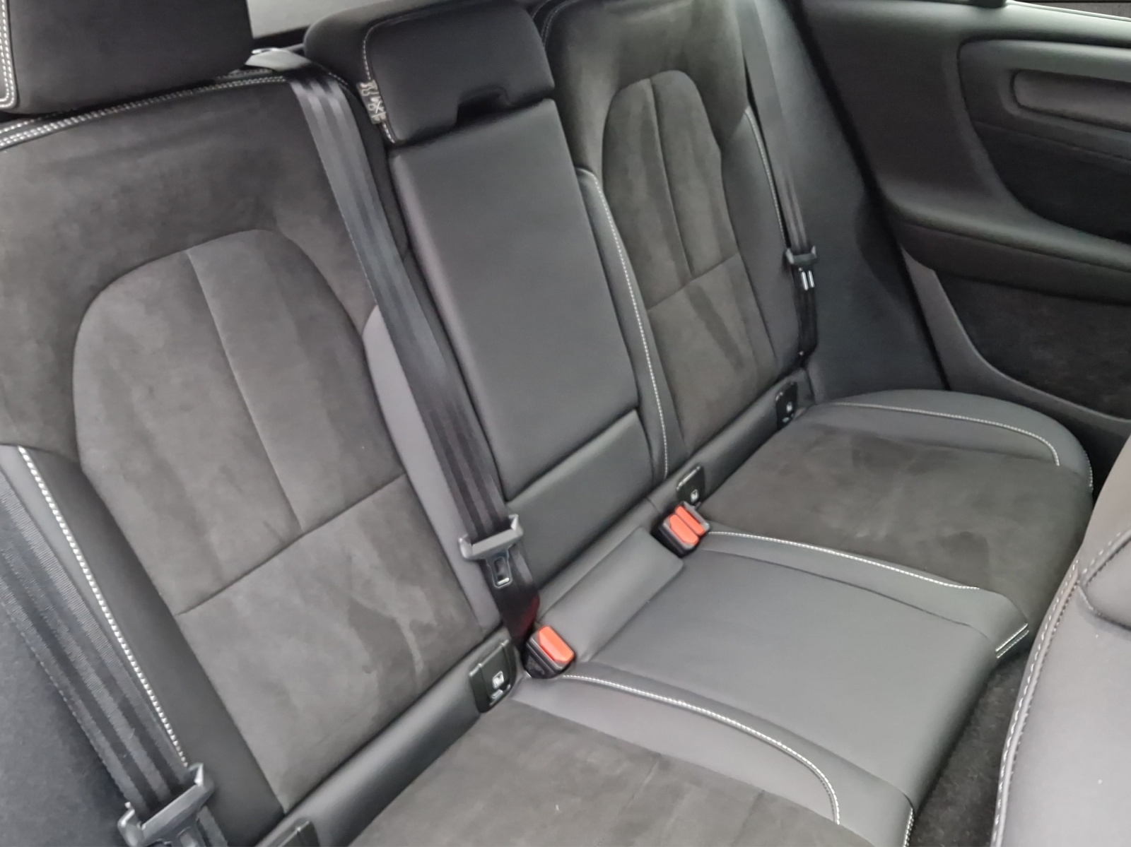 VOLVO XC40 E80 Twin Ultimate AWD-showroom-element-1