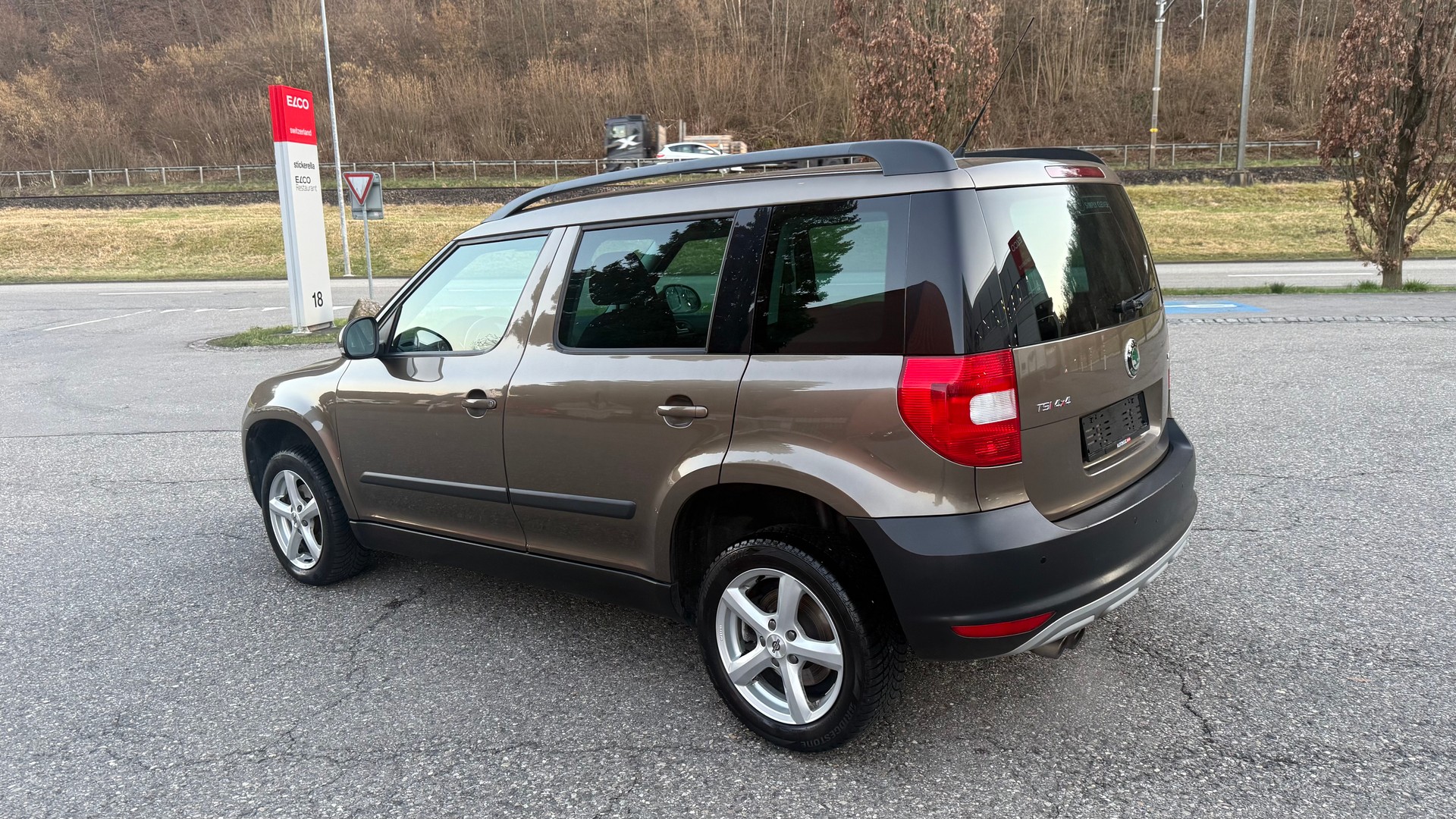 SKODA Yeti 1.8 TSI Ambition 4x4 ab MFK-image-5