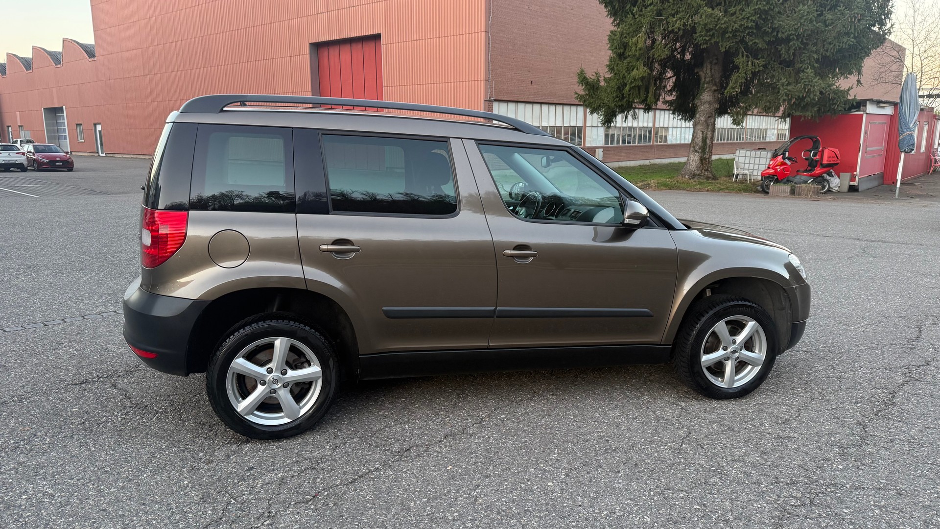 SKODA Yeti 1.8 TSI Ambition 4x4 ab MFK-image-4