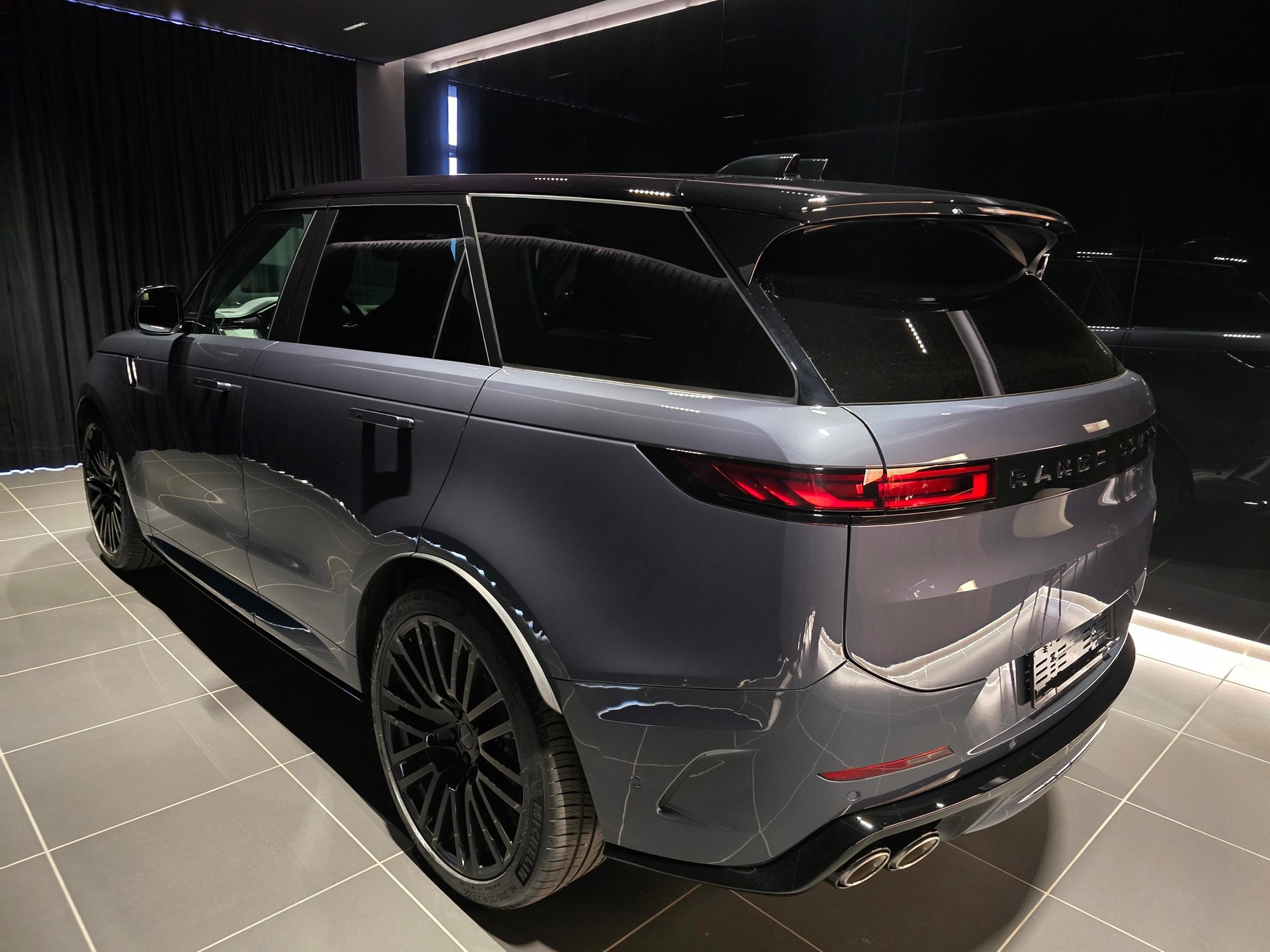 LAND ROVER Range Rover Sport 4.4 V8 SV-showroom-element-1