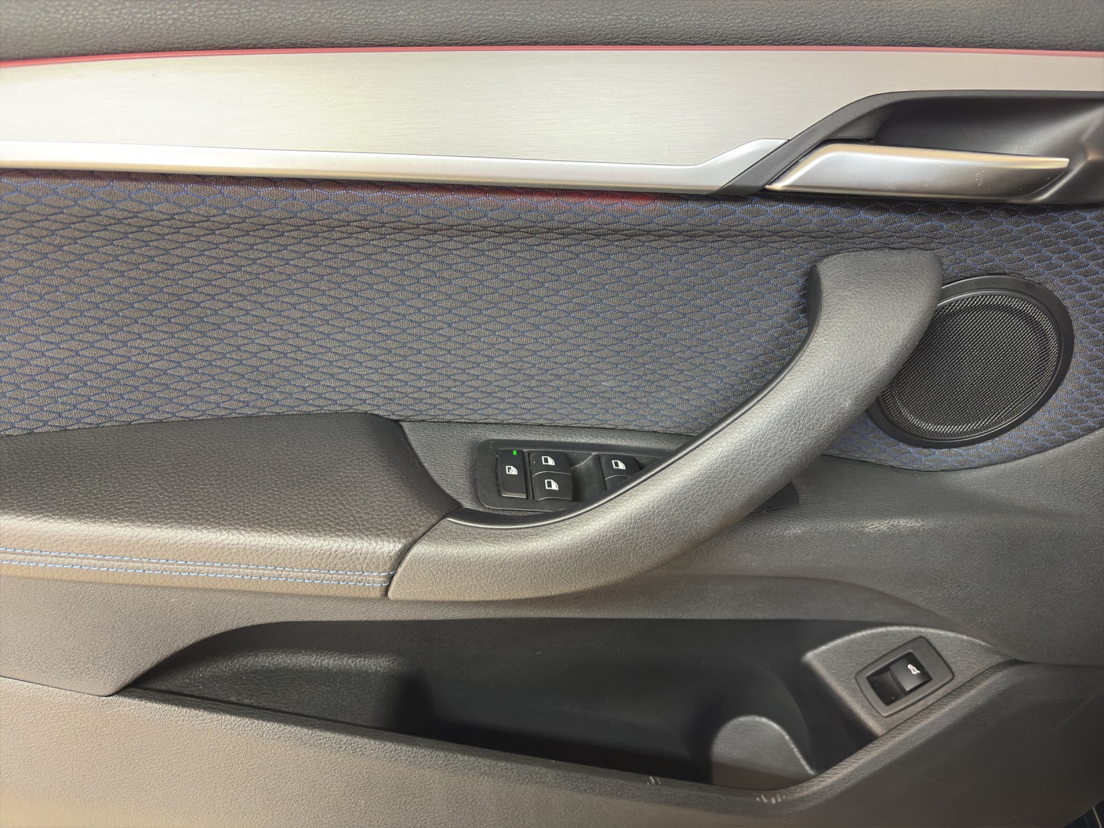 BMW X1 xDrive 18d M Sport-image-8