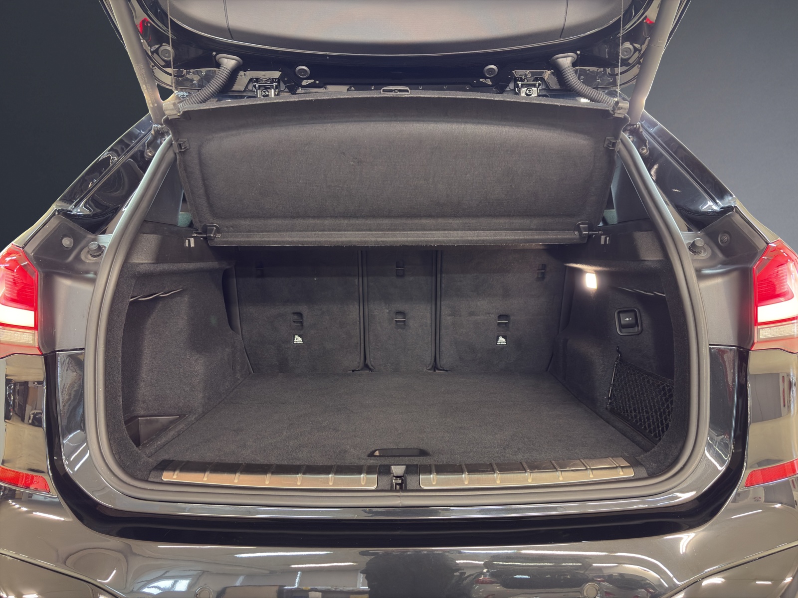 BMW X1 xDrive 18d M Sport-image-15