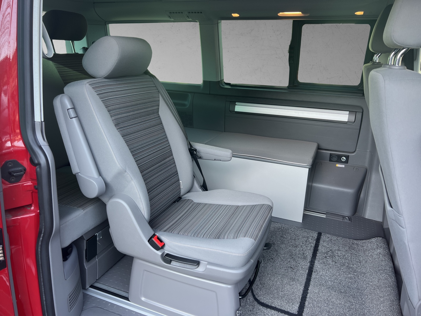 VW T6.1 California 2.0 TDI Beach Liberty Spirit DSG-image-9