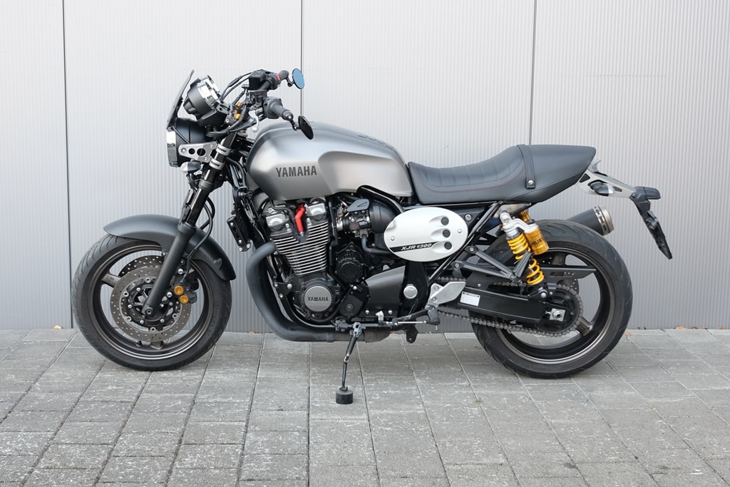 YAMAHA XJR 1300-showroom-element-2