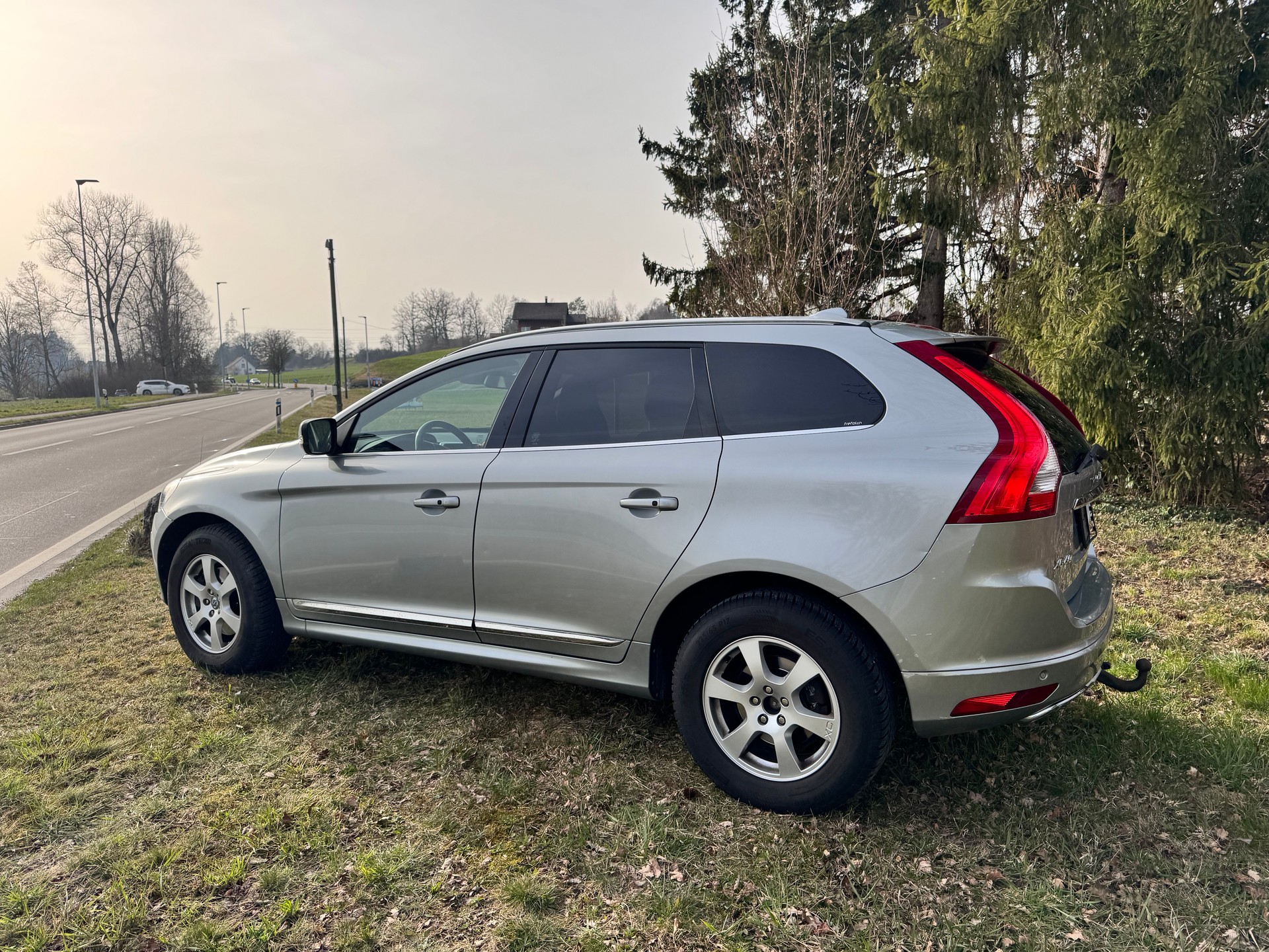VOLVO XC60 D5 AWD Summum Geartronic-image-4