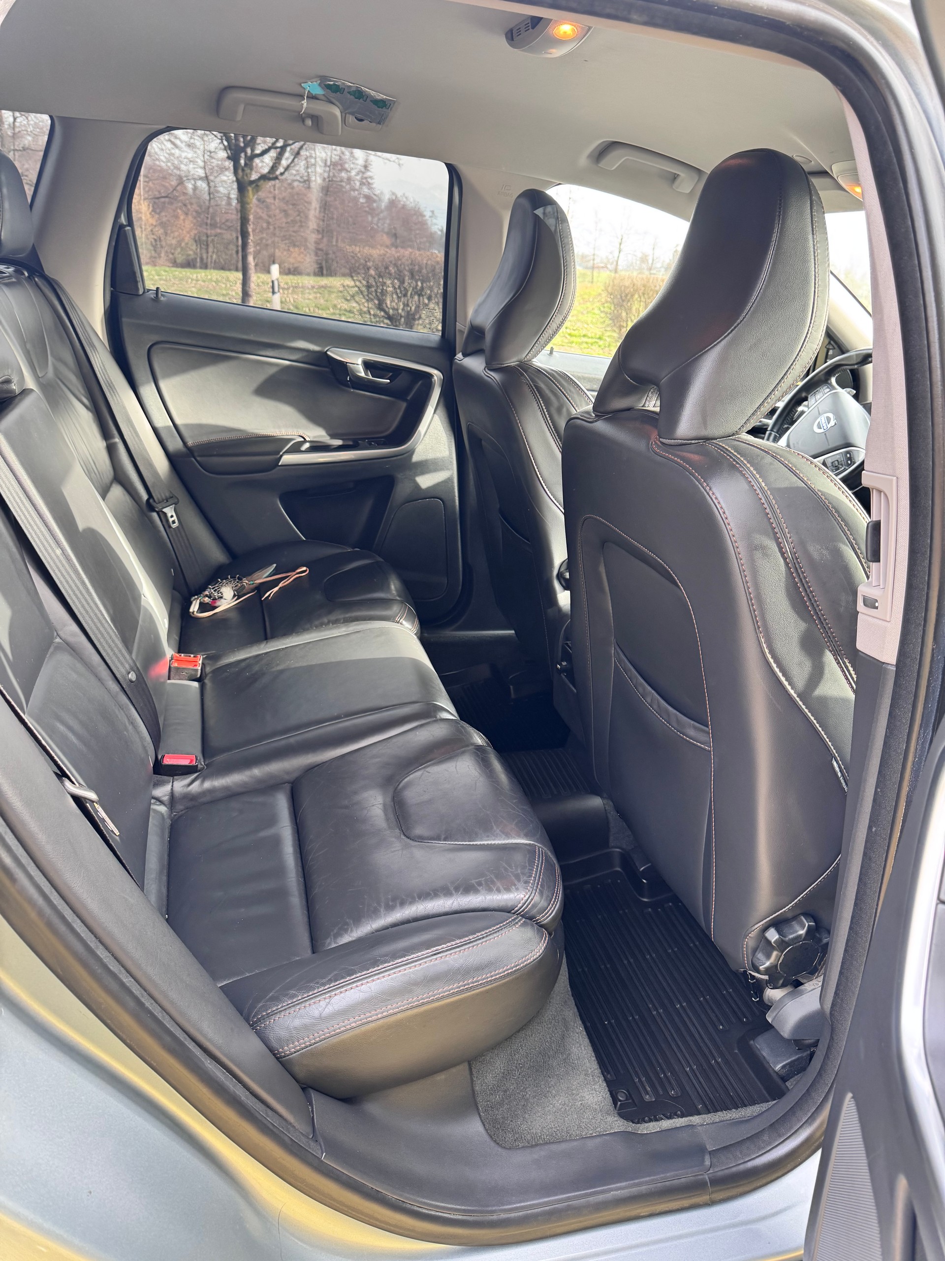VOLVO XC60 D5 AWD Summum Geartronic-image-3