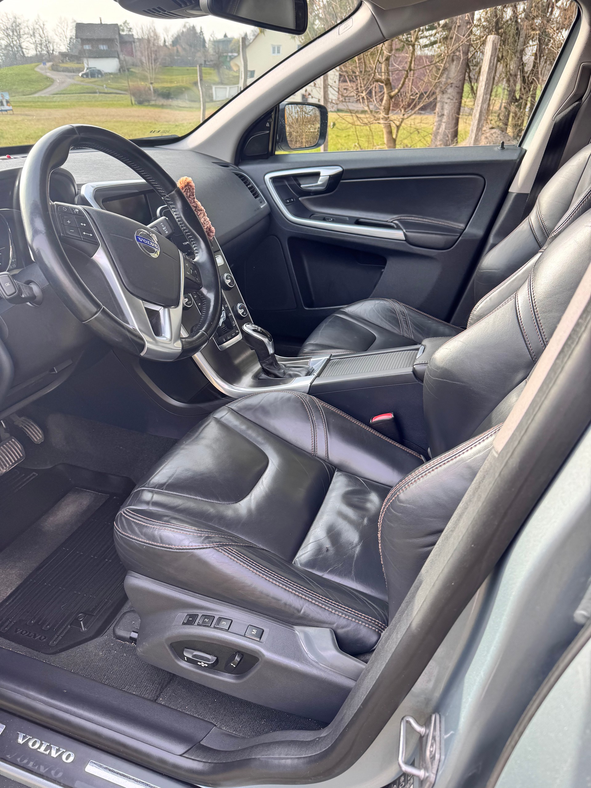 VOLVO XC60 D5 AWD Summum Geartronic-image-1