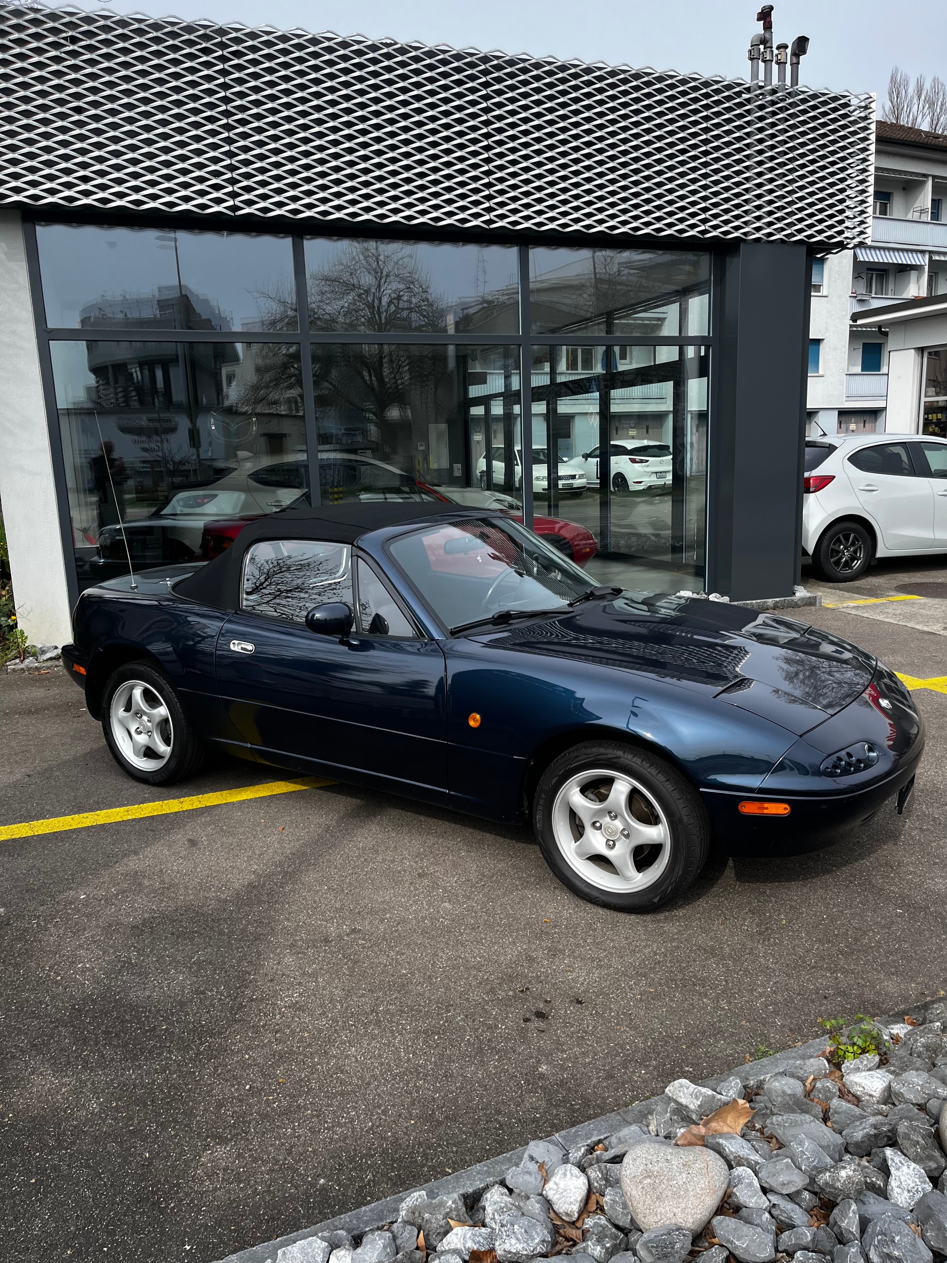 MAZDA MX-5 1.6i-16 HE-showroom-element-1