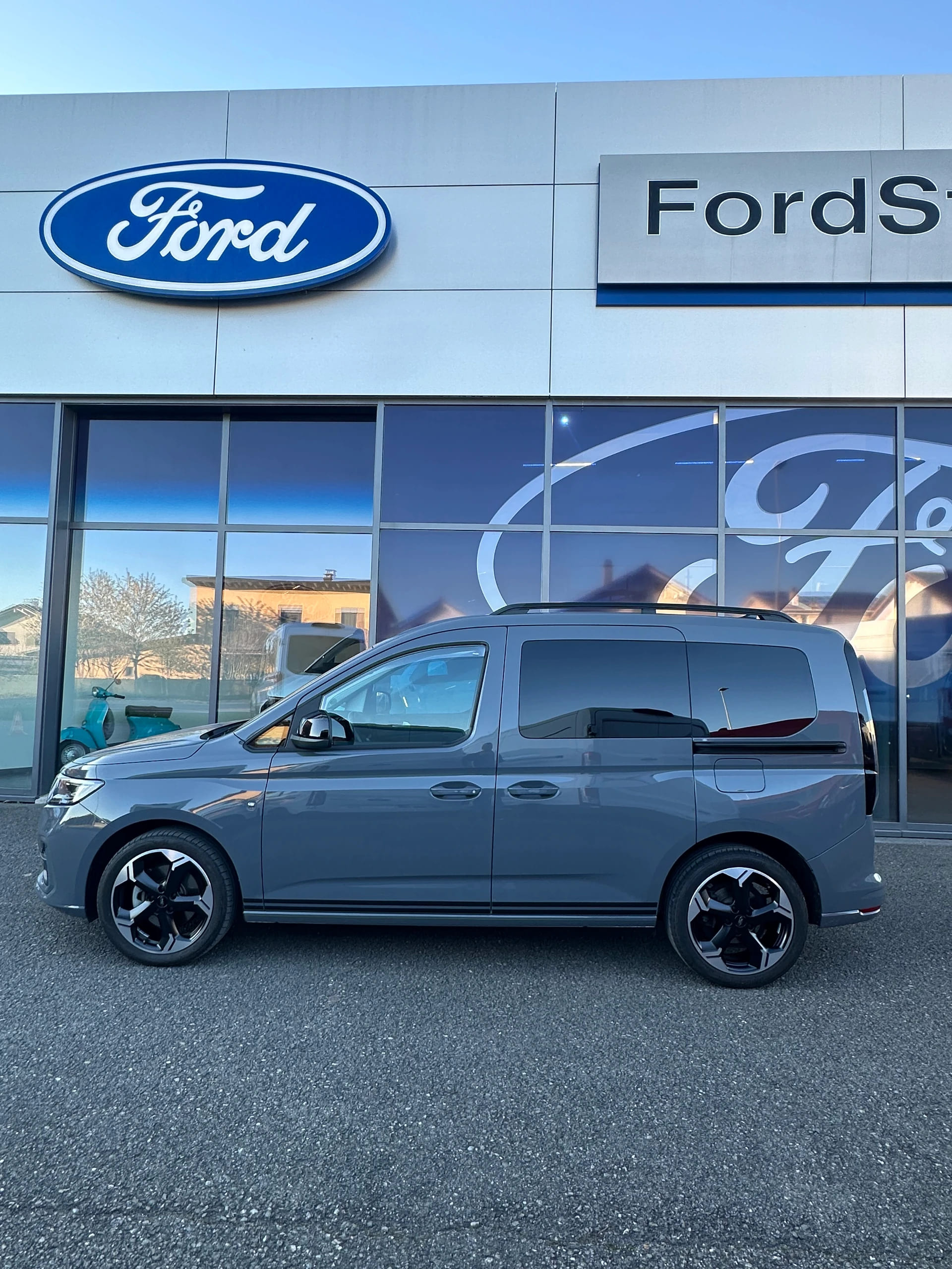 FORD TOURNEO Connect 2.0 EcoBlue 122 Sport 4x4-image-2
