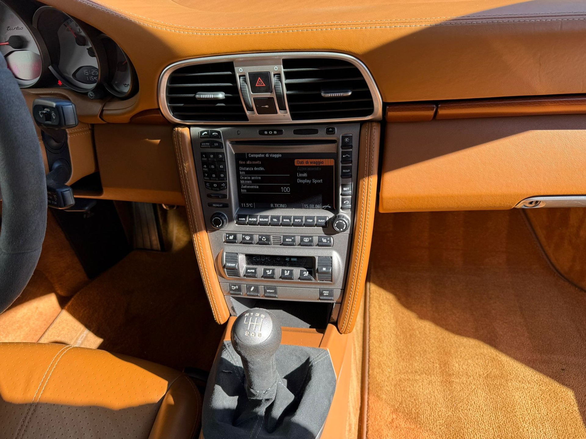 PORSCHE 911 Turbo Coupé-image-13