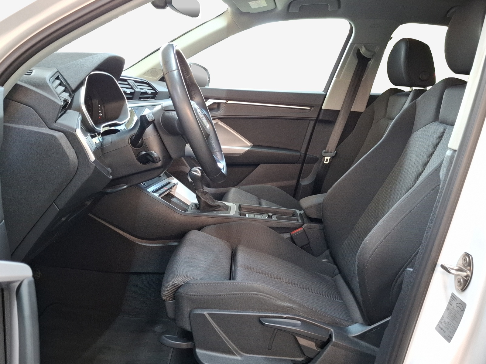AUDI Q3 35 TFSI Attraction S-tronic-image-7