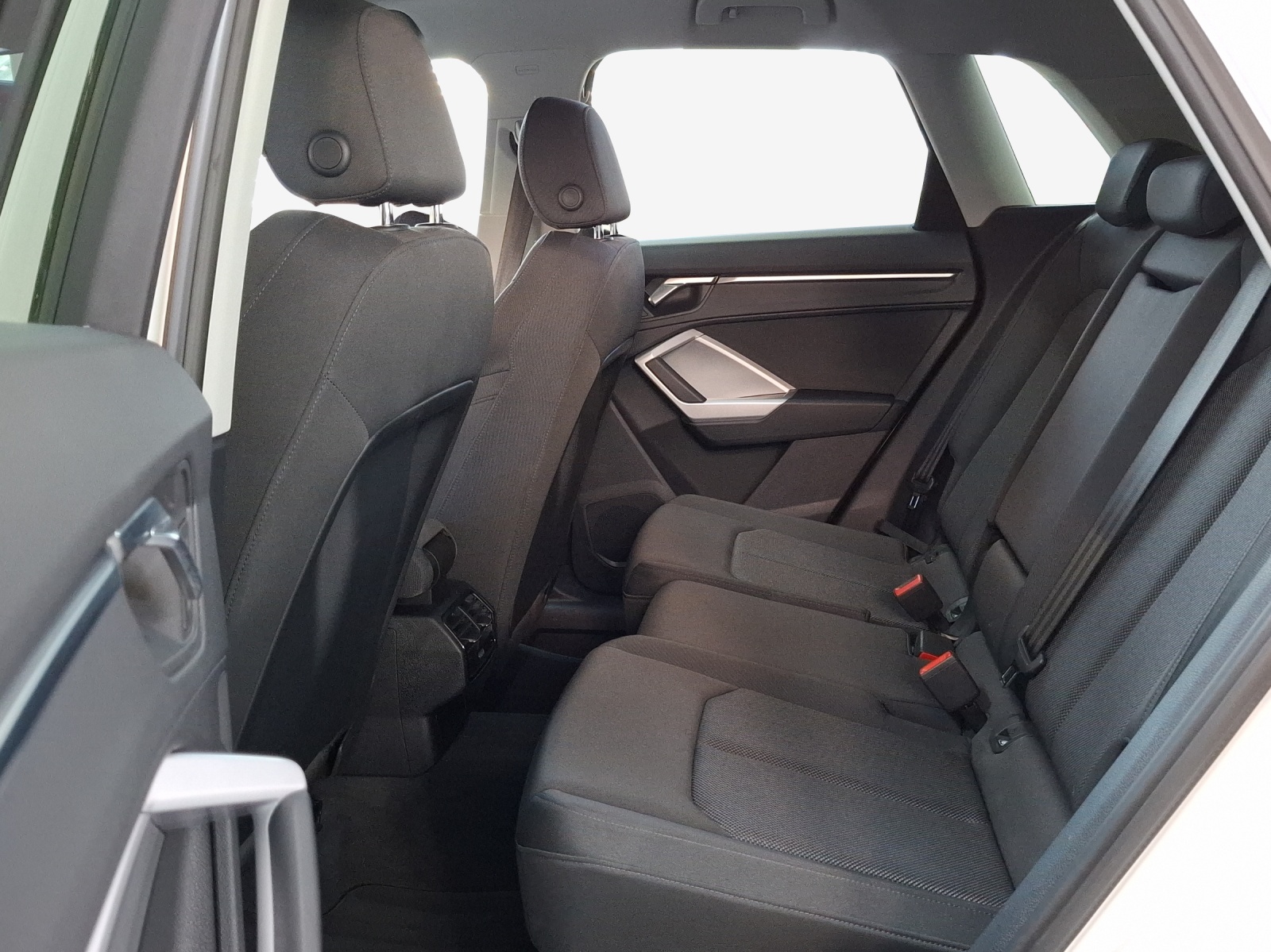 AUDI Q3 35 TFSI Attraction S-tronic-image-11