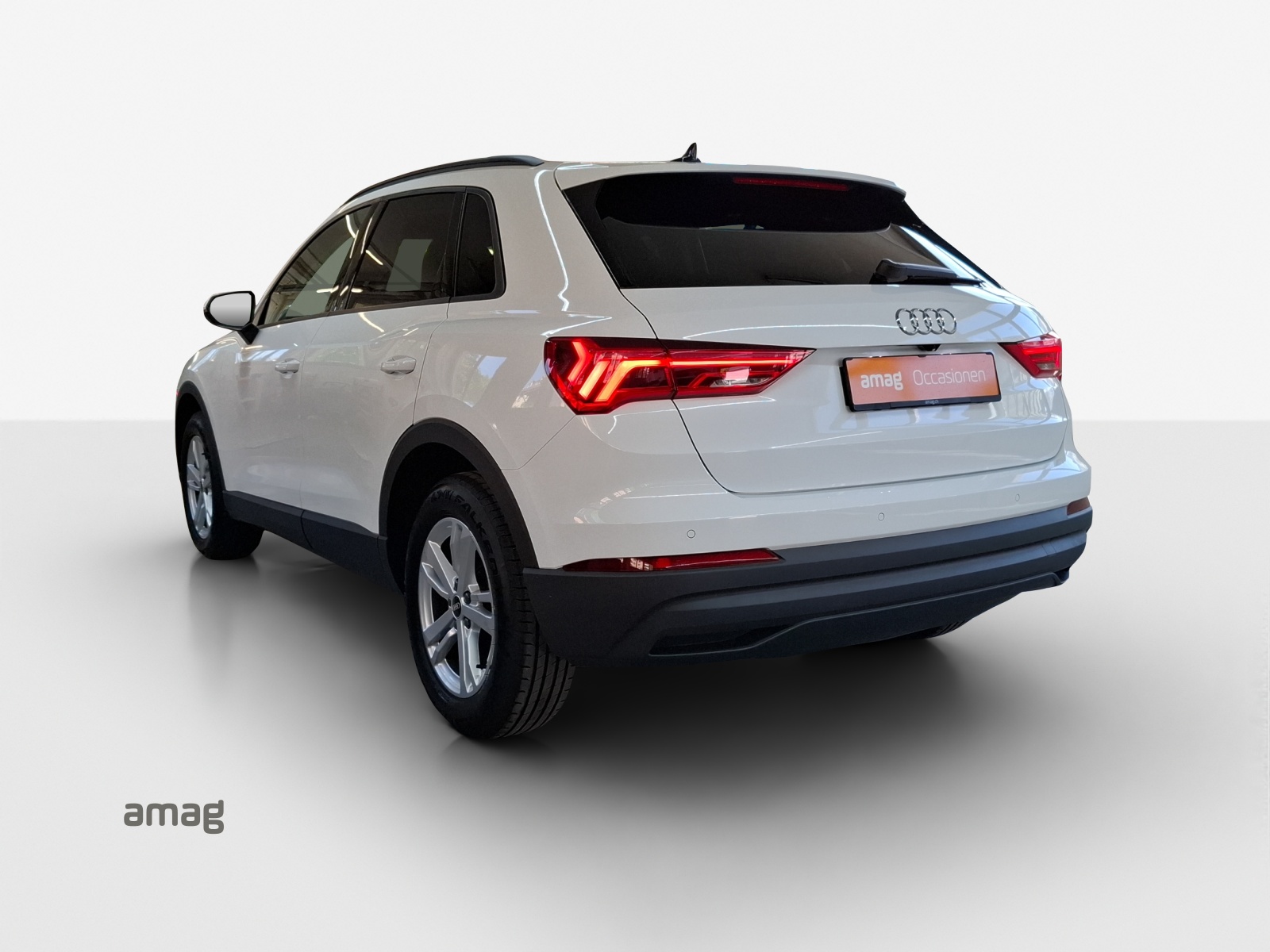 AUDI Q3 35 TFSI Attraction S-tronic-image-2