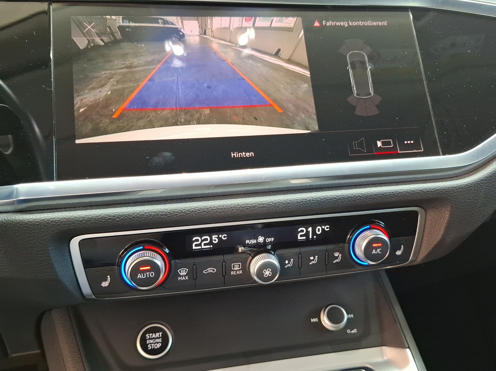 AUDI Q3 35 TFSI Attraction S-tronic-image-14