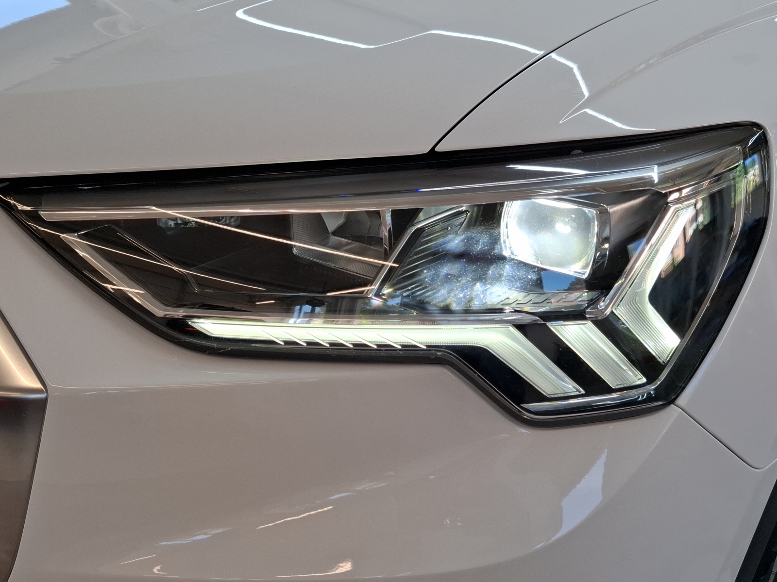 AUDI Q3 35 TFSI Attraction S-tronic-image-15