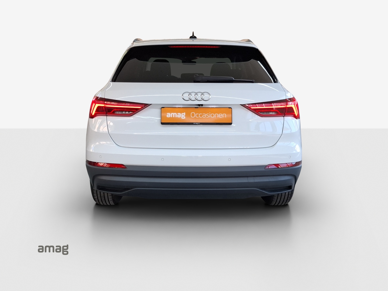 AUDI Q3 35 TFSI Attraction S-tronic-image-3