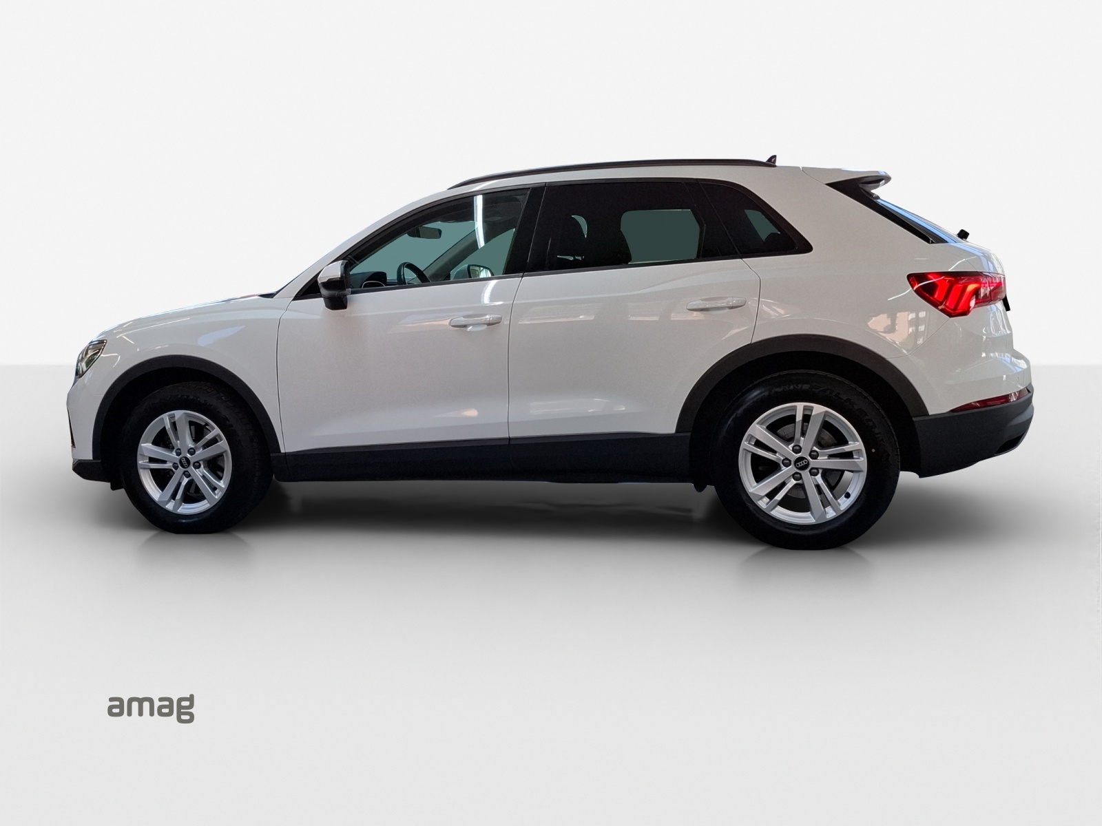 AUDI Q3 35 TFSI Attraction S-tronic-image-1