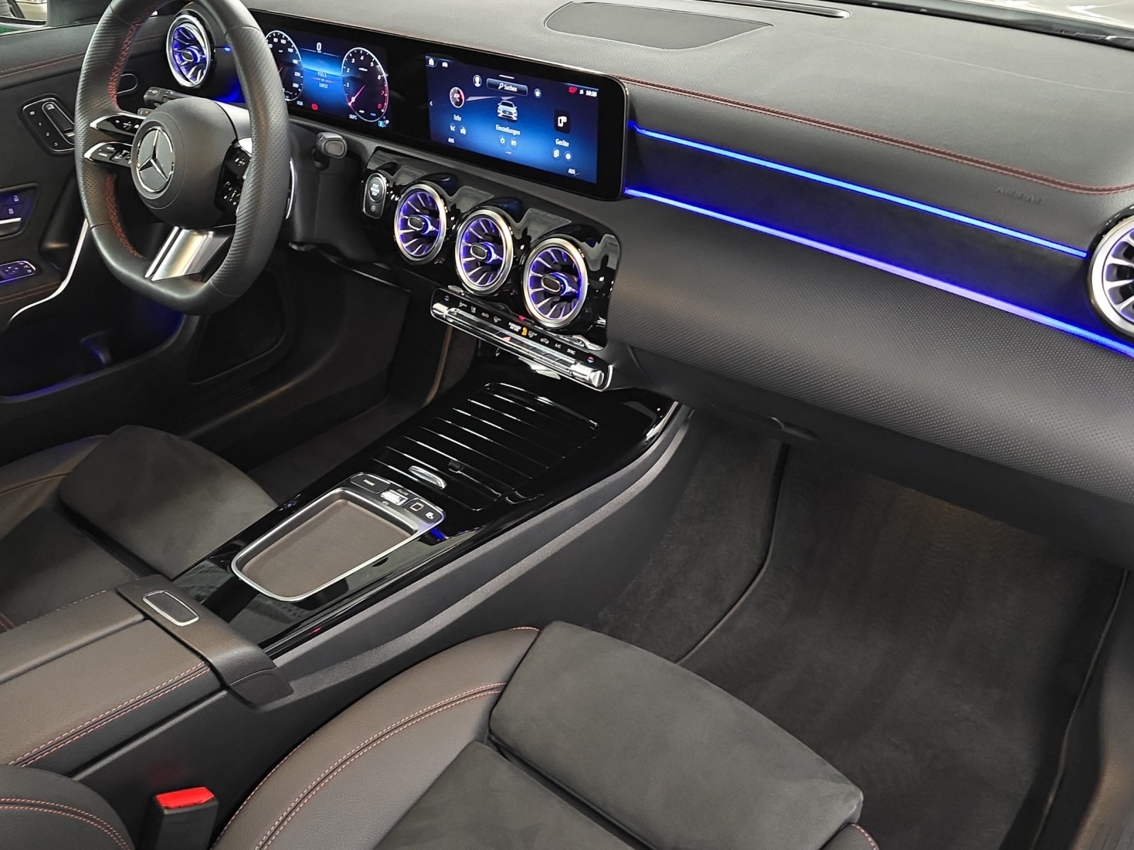 MERCEDES-BENZ CLA 250 AMG Line 4Matic Shooting Brake-image-11