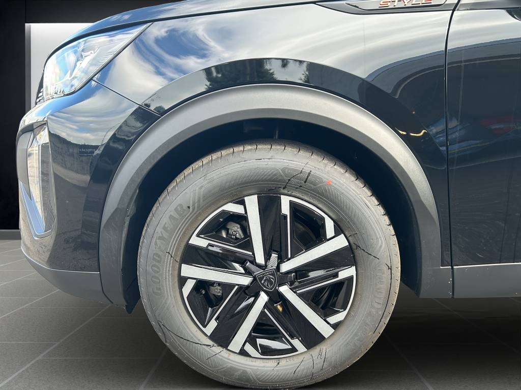 PEUGEOT 2008 1.2 145 MHEV Style-image-15