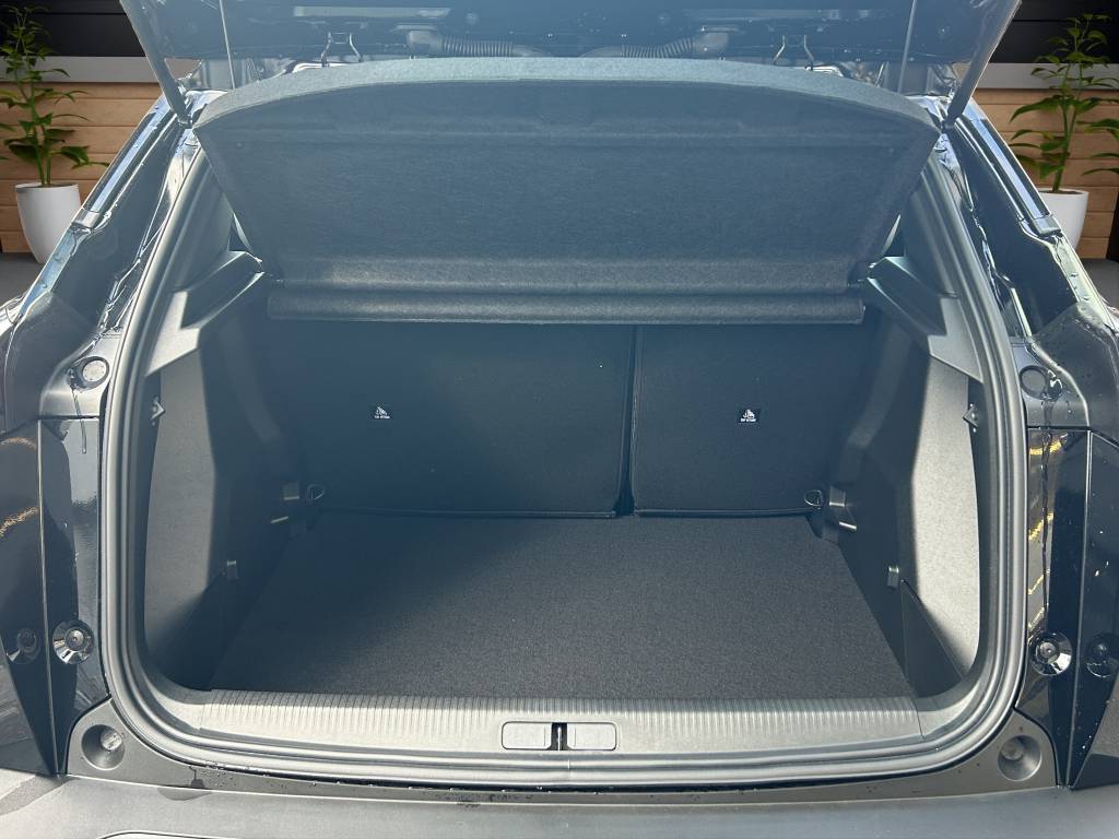 PEUGEOT 2008 1.2 145 MHEV Style-image-11