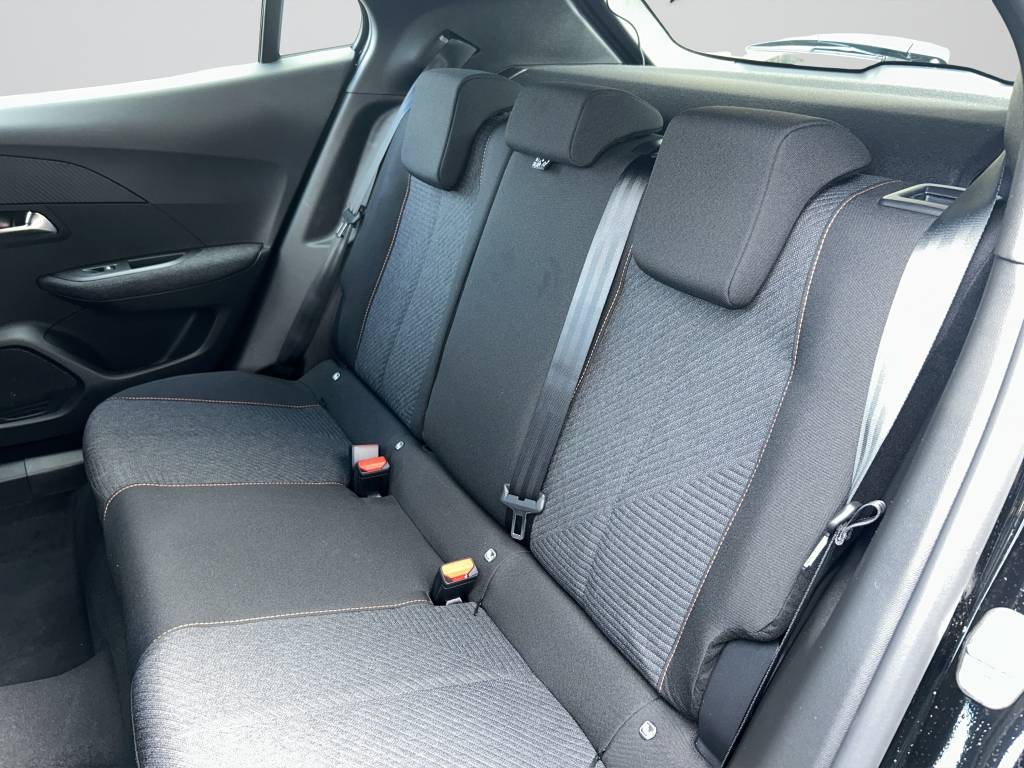 PEUGEOT 2008 1.2 145 MHEV Style-image-8