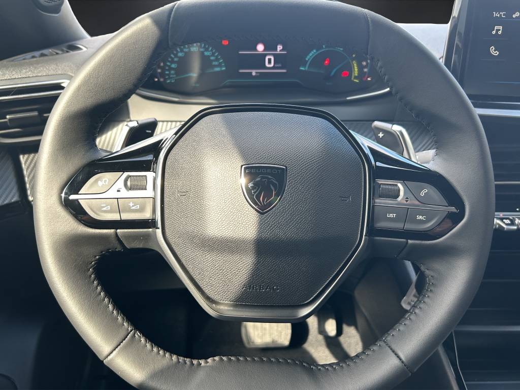 PEUGEOT 2008 1.2 145 MHEV Style-image-14