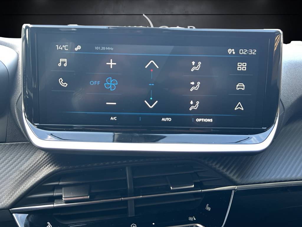 PEUGEOT 2008 1.2 145 MHEV Style-image-13