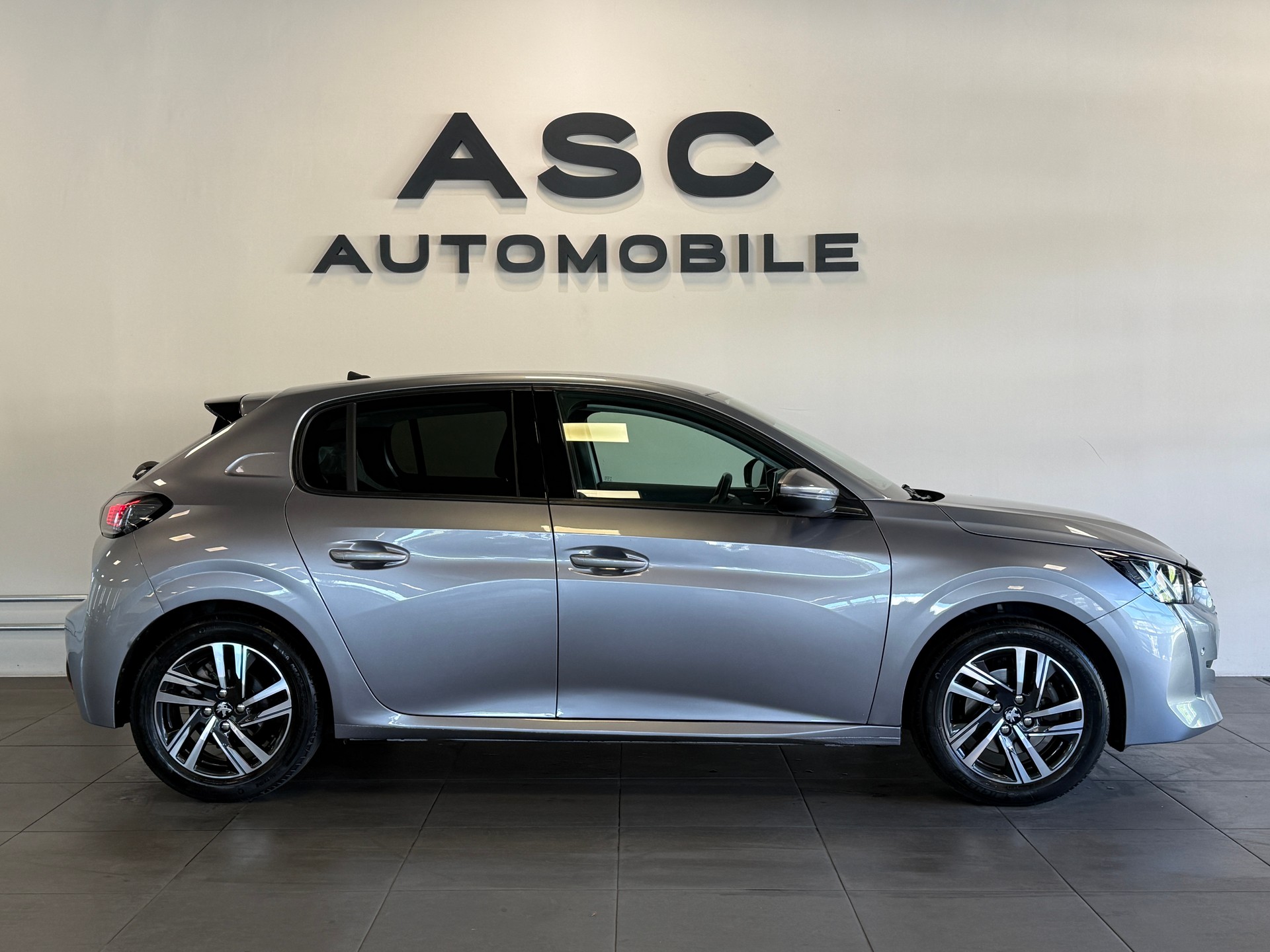 PEUGEOT 208 1.2 PureTech Allure *Virtual Tacho*-image-1