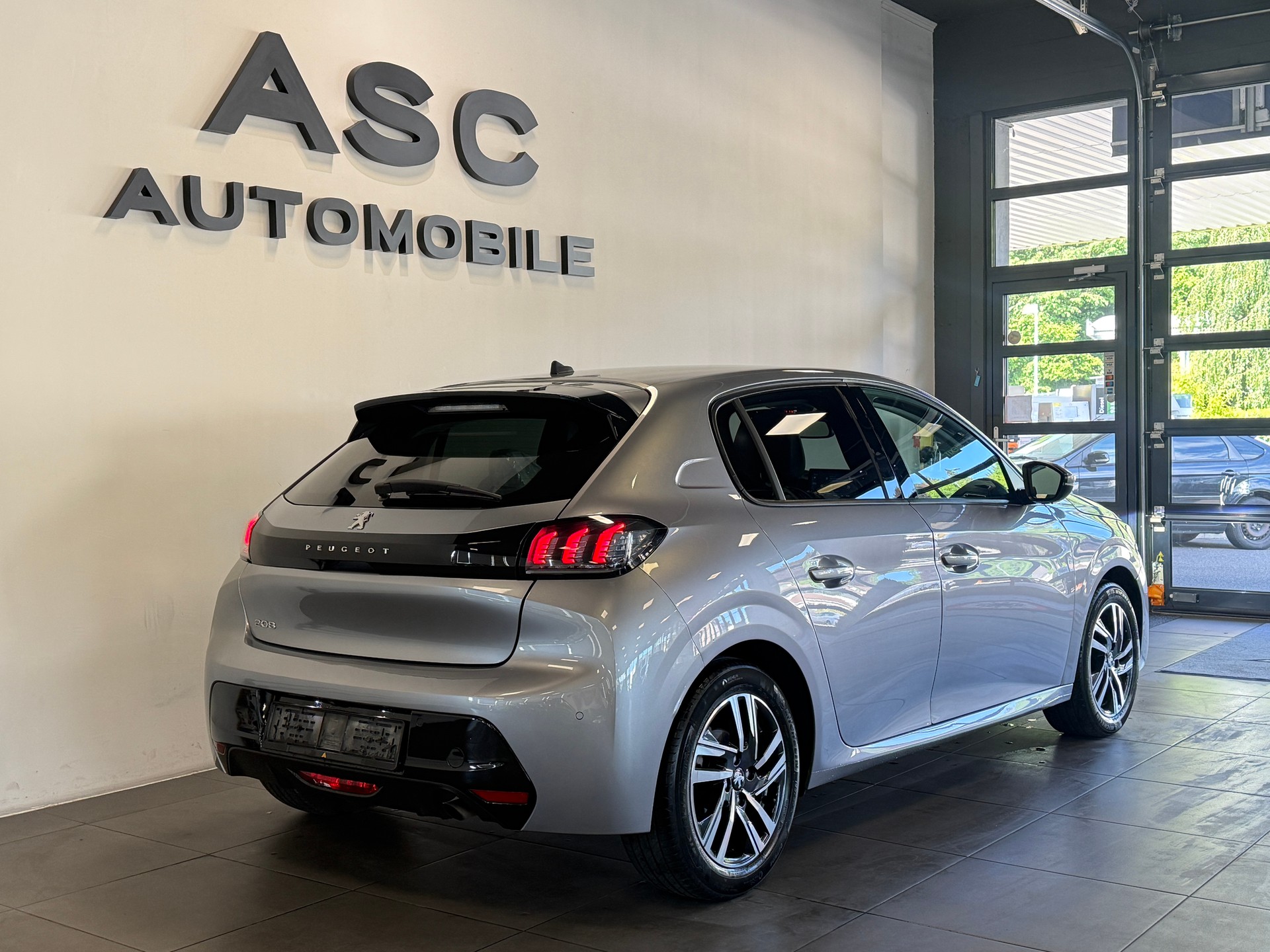 PEUGEOT 208 1.2 PureTech Allure *Virtual Tacho*-image-2