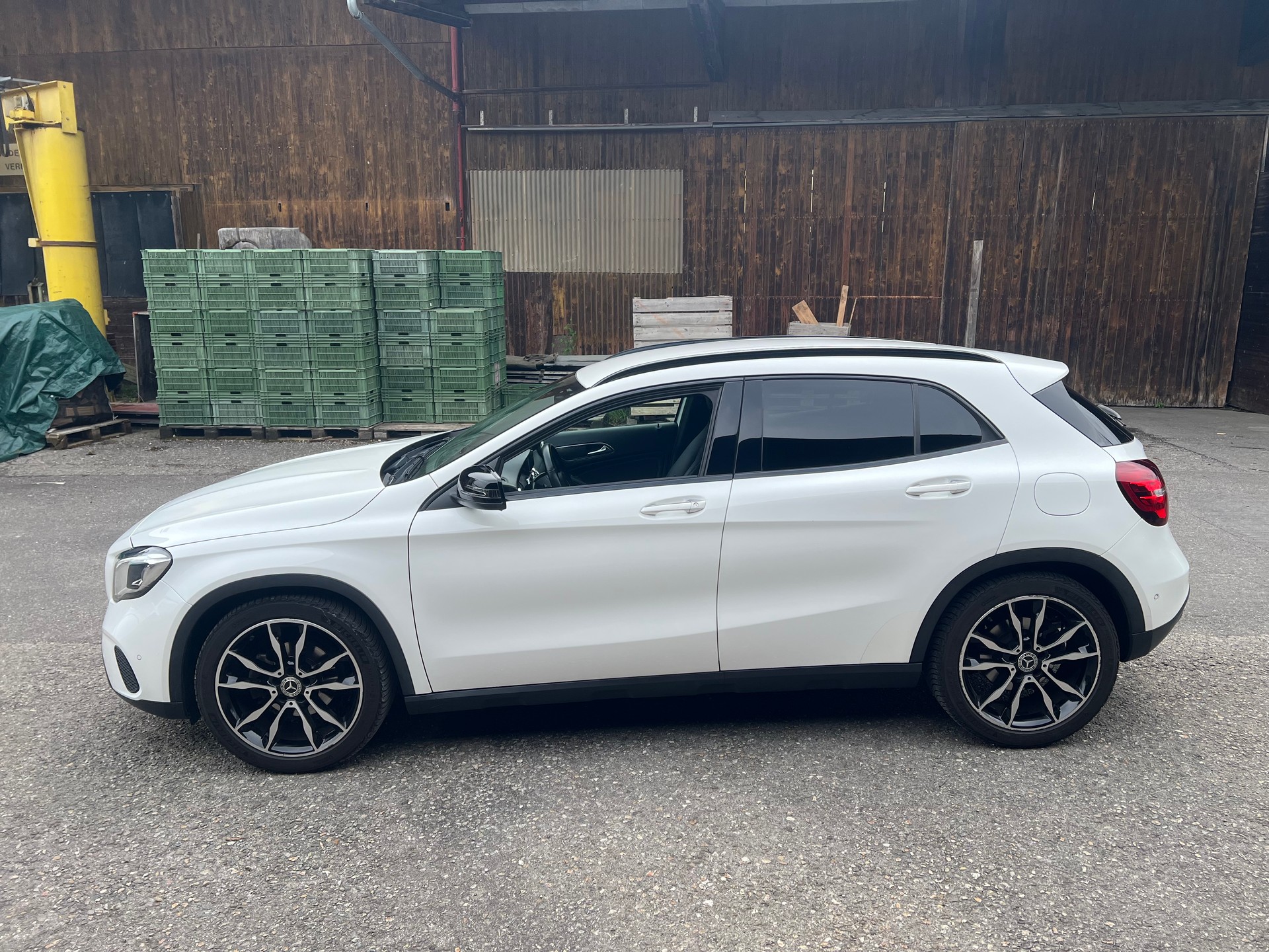 MERCEDES-BENZ GLA 200 AMG Line 7G-DCT-image-1