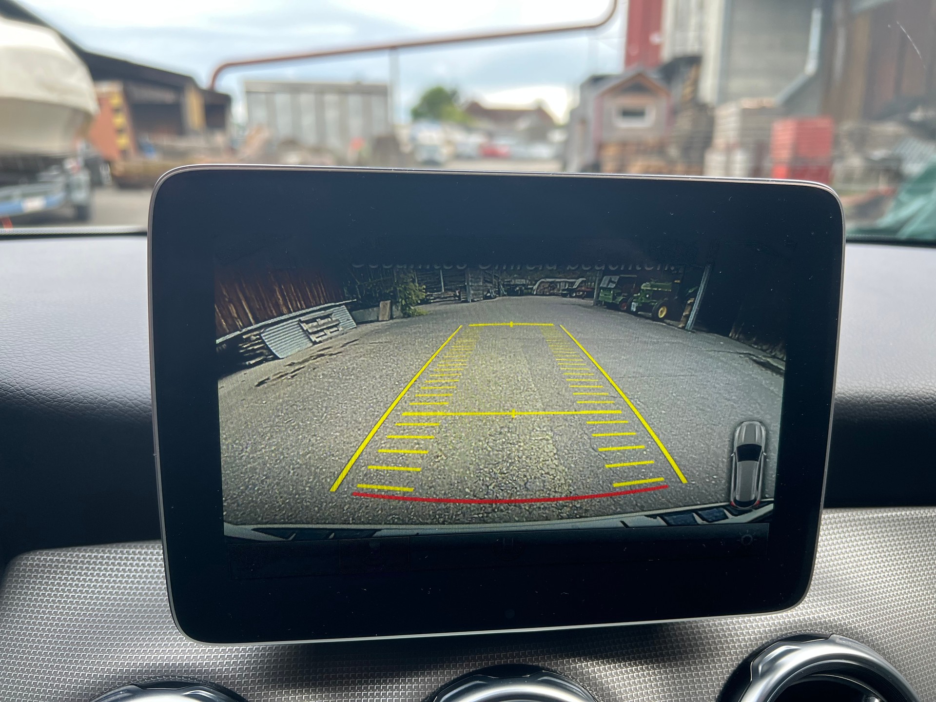 MERCEDES-BENZ GLA 200 AMG Line 7G-DCT-image-8