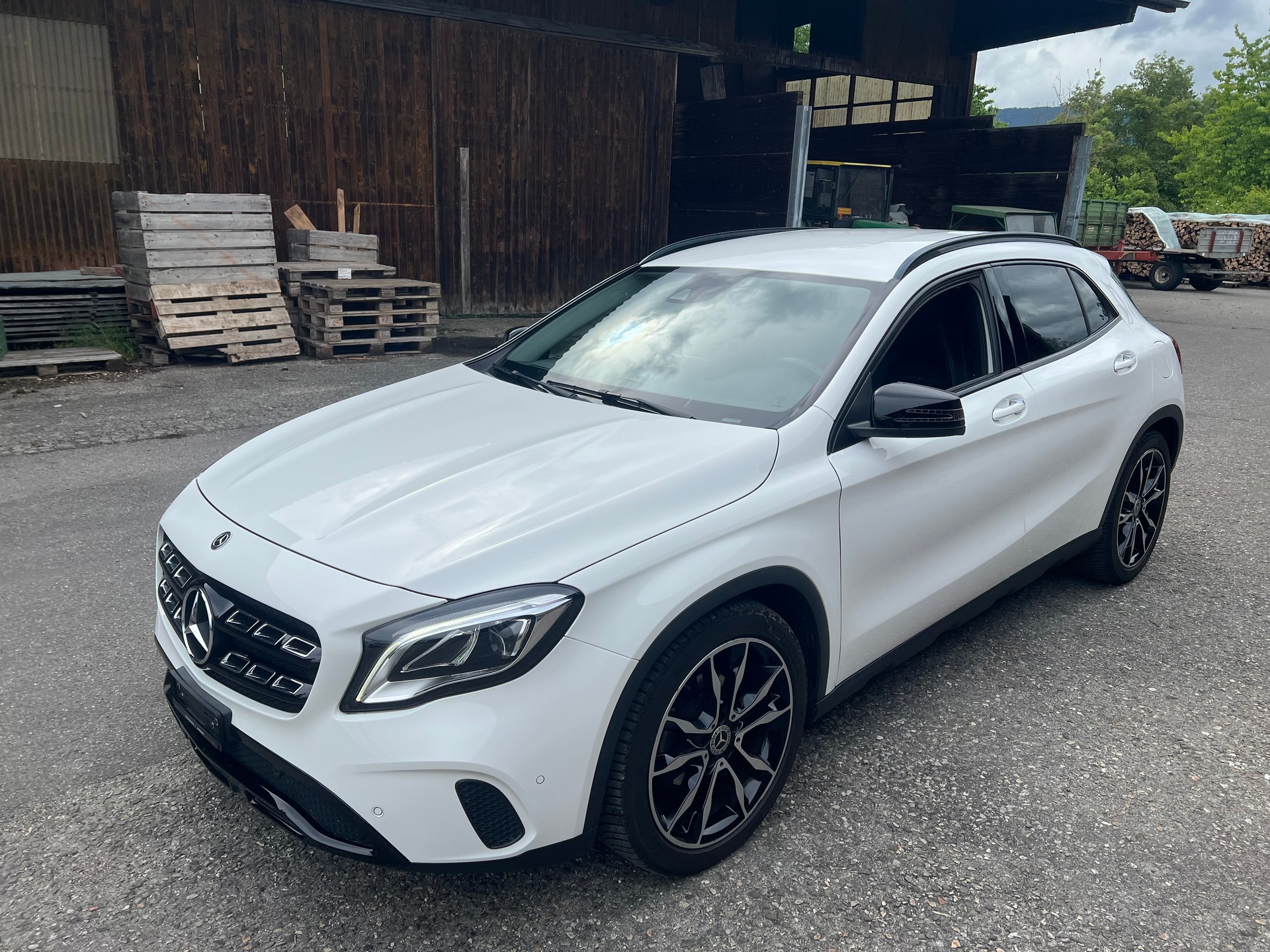 MERCEDES-BENZ GLA 200 AMG Line 7G-DCT-image-0