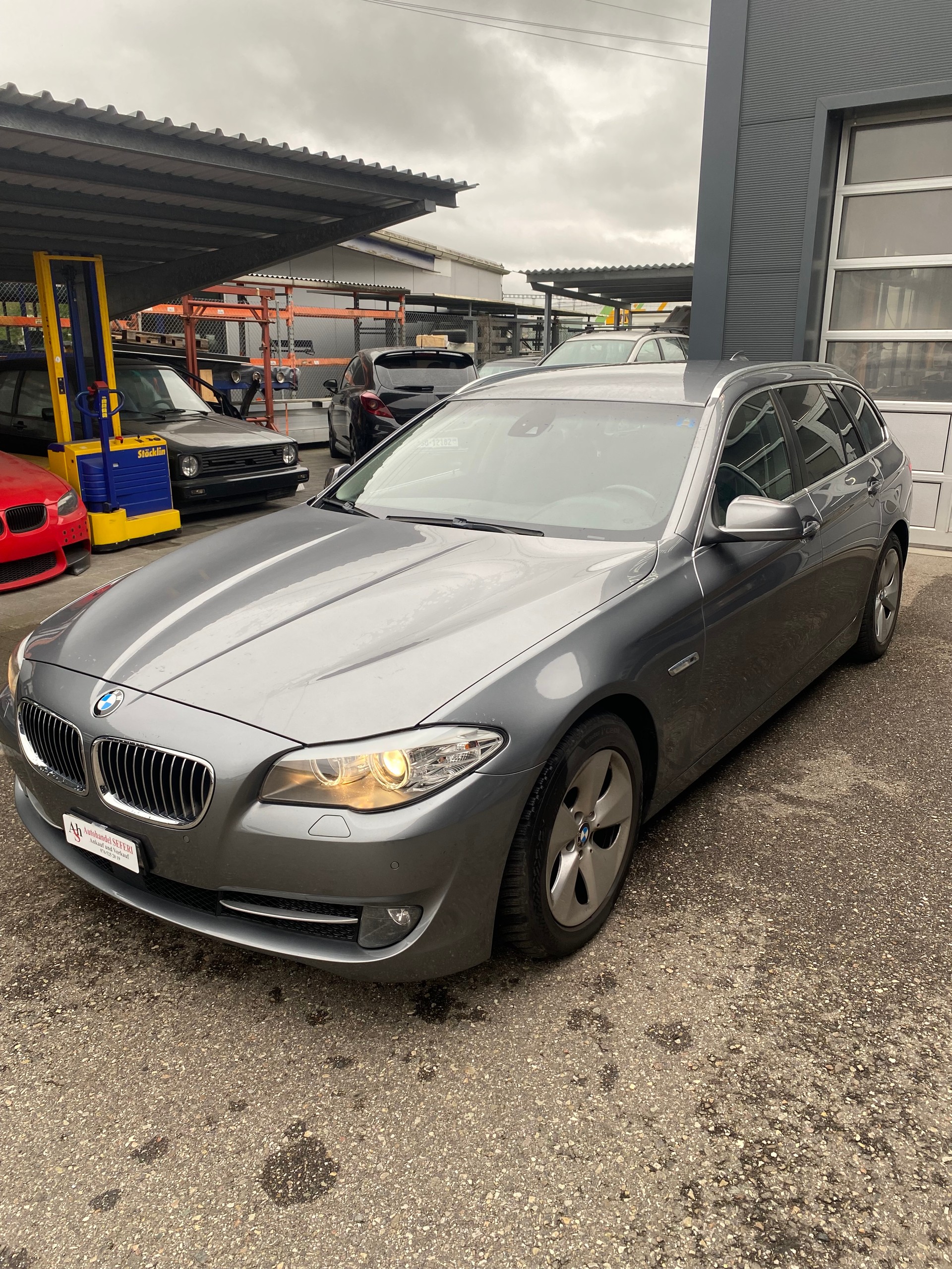 BMW 520i Touring Steptronic-image-1