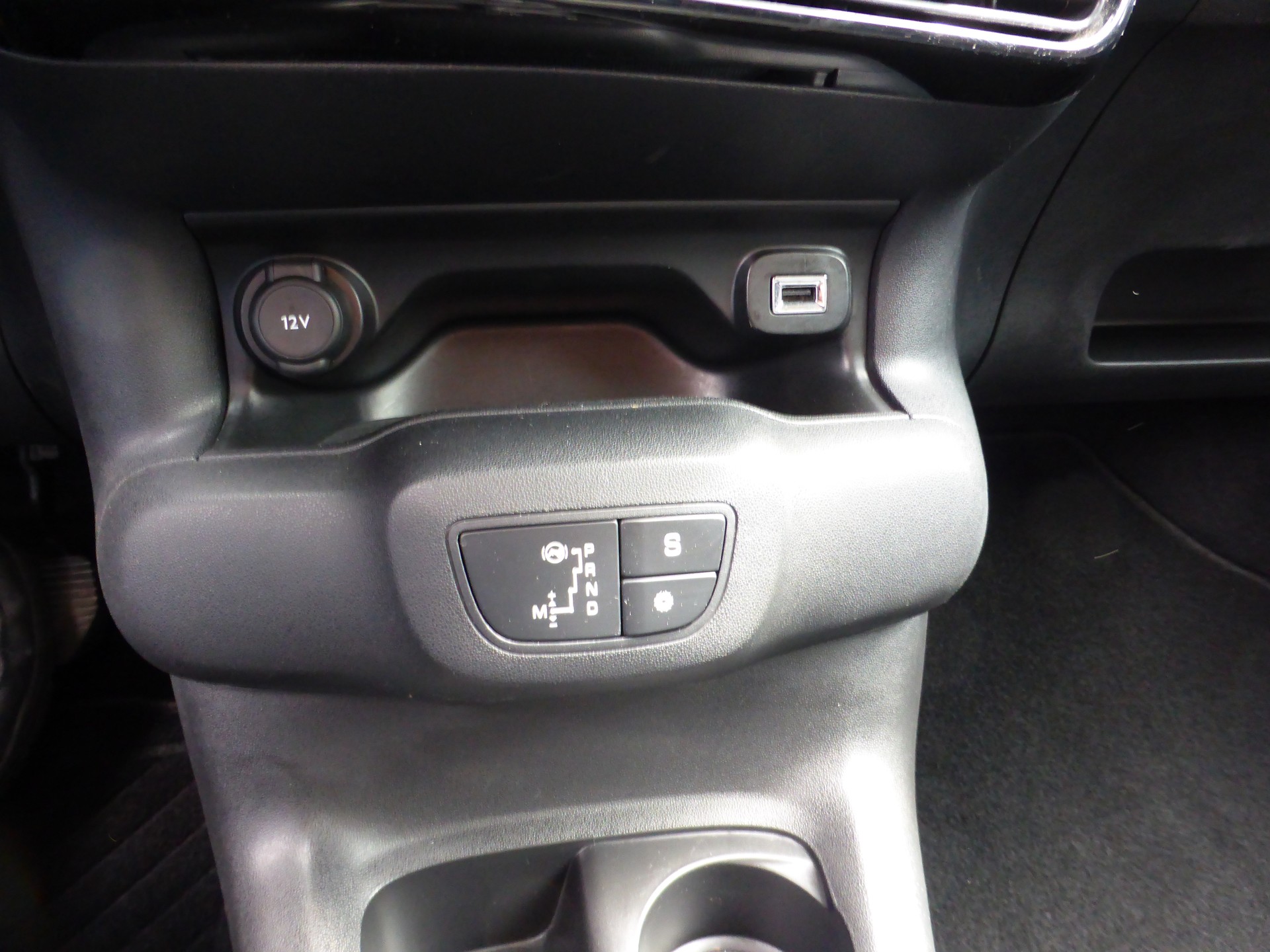 CITROEN C4 Cactus 1.2 e-THP Shine EAT6-image-13