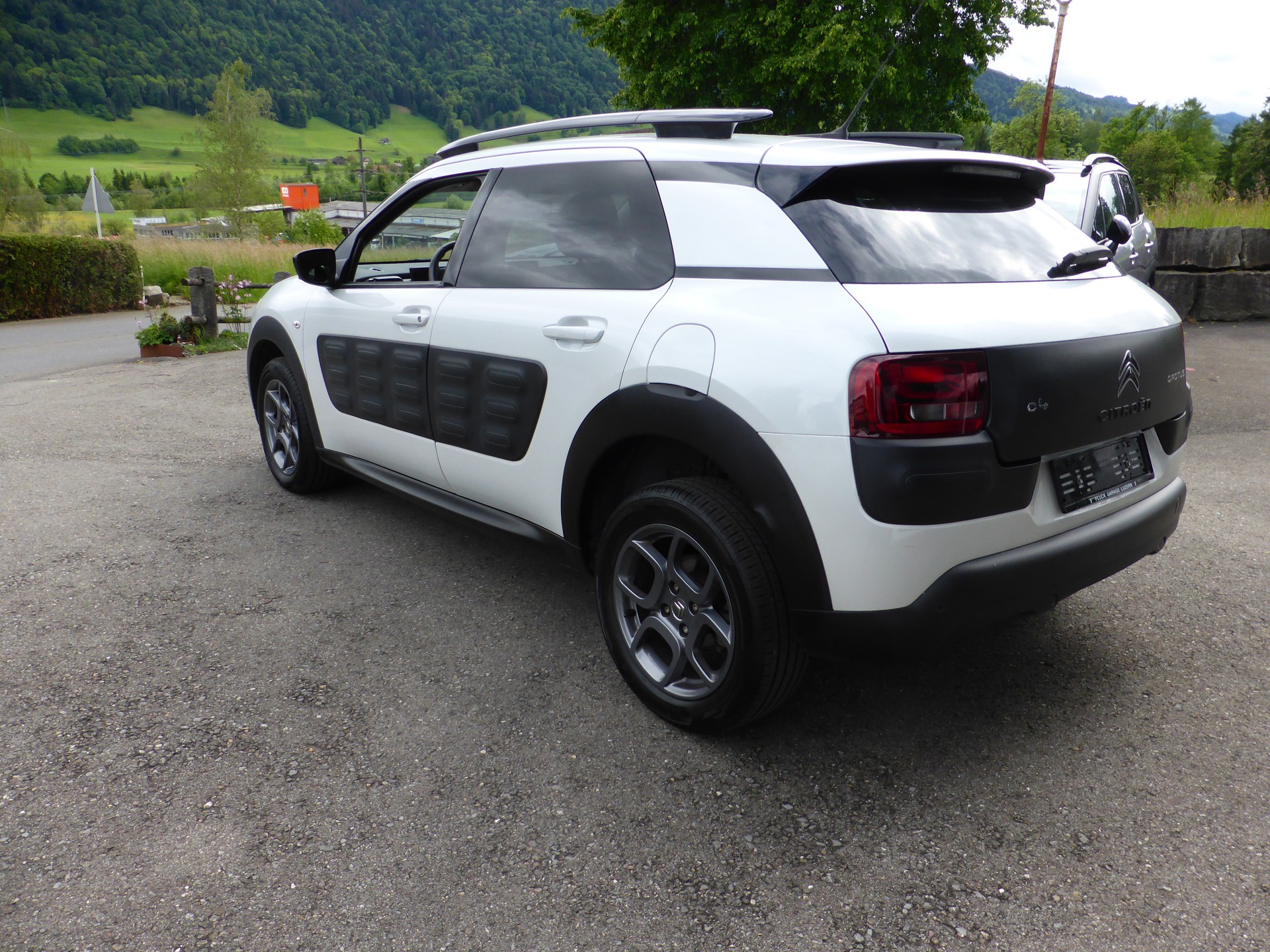 CITROEN C4 Cactus 1.2 e-THP Shine EAT6-image-5
