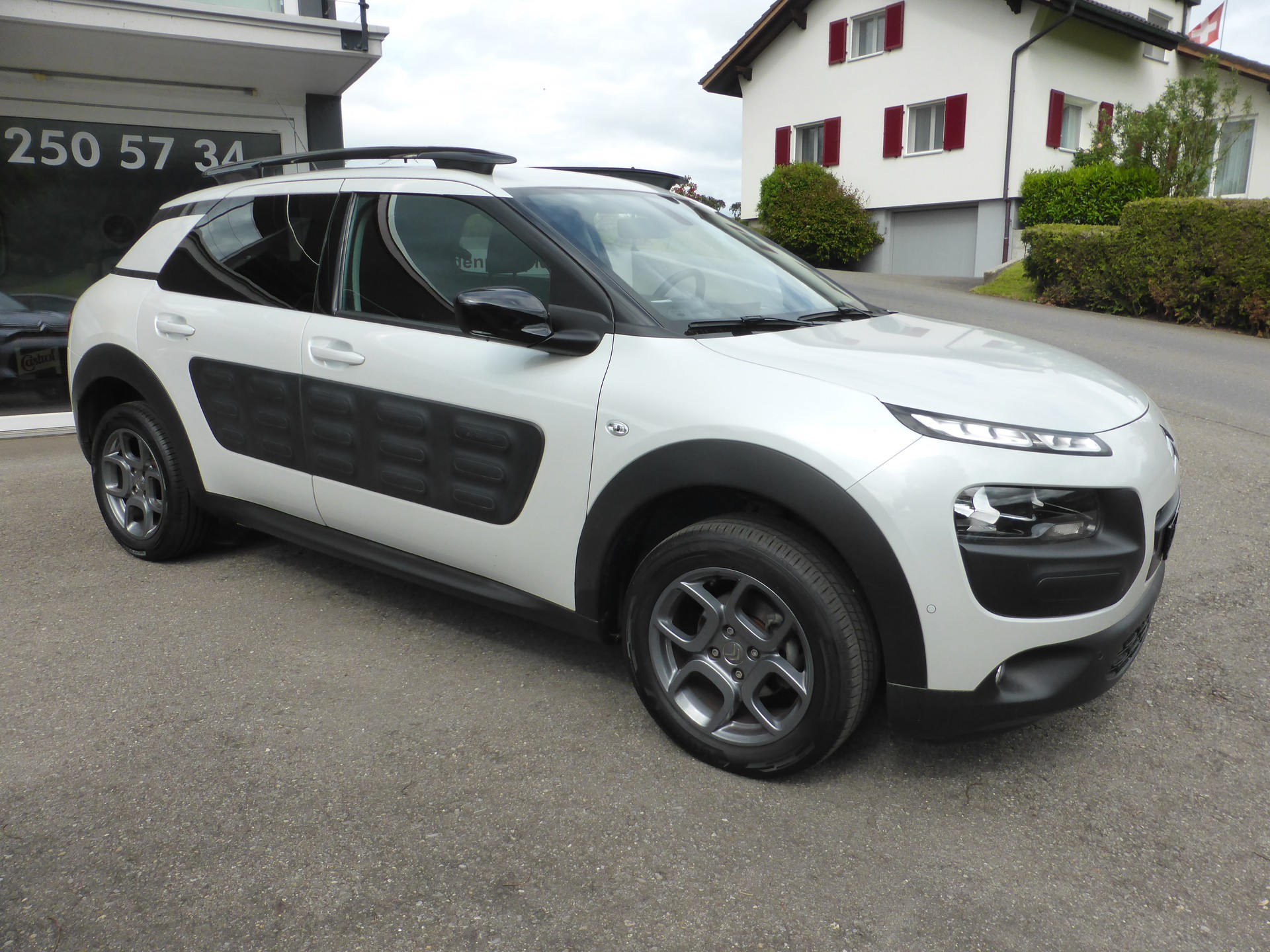 CITROEN C4 Cactus 1.2 e-THP Shine EAT6-image-3