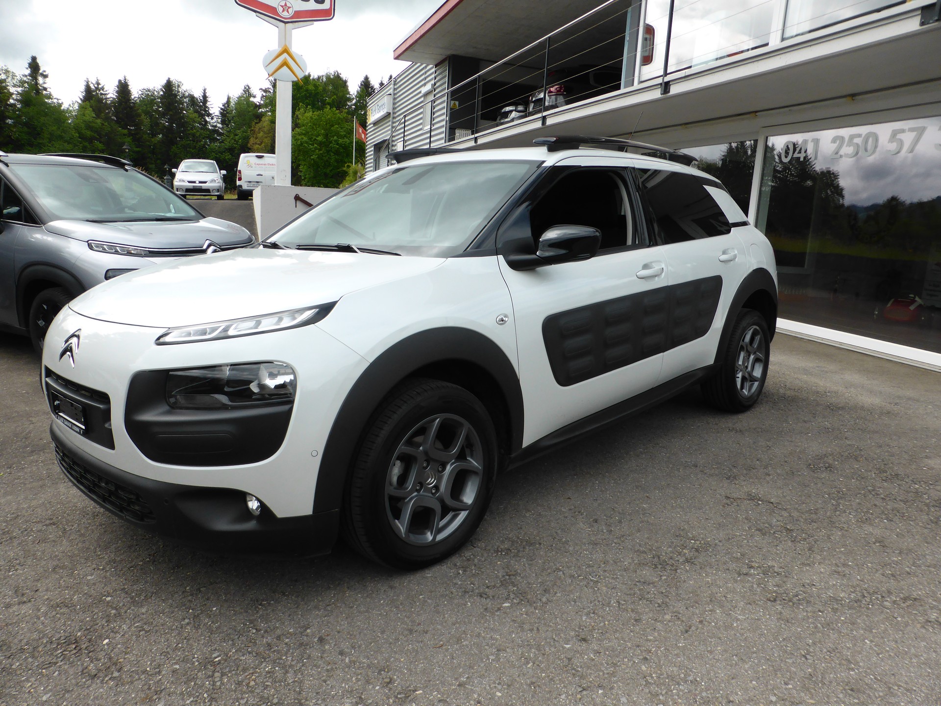 CITROEN C4 Cactus 1.2 e-THP Shine EAT6-image-1