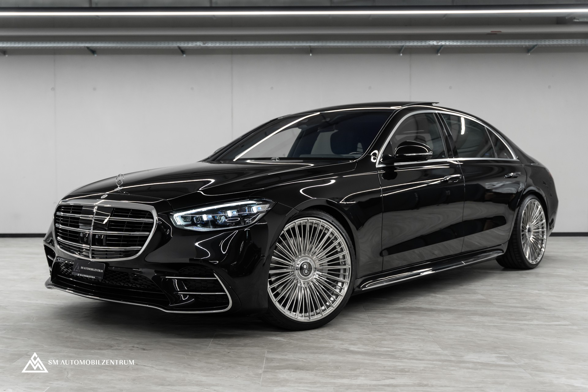 MERCEDES-BENZ S 500 L 4Matic AMG Line 9G-Tronic / Panorama / 360° / Head-Up / Massage-image-0