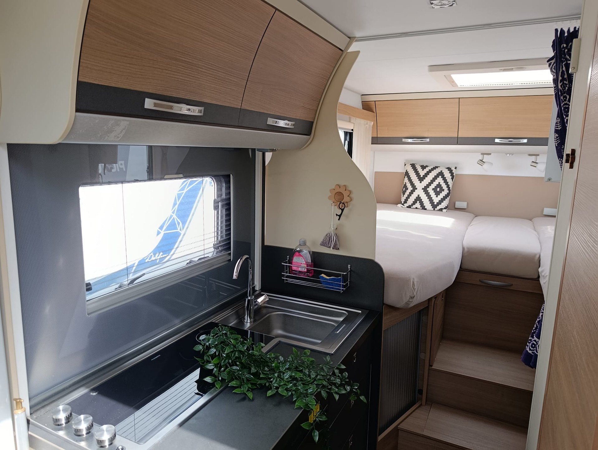 ADRIA C Compact SL**Das perfekte Wohnmobil für alle, die beim Fahren keine Kompromisse machen wollen** Automat 150PS*-image-8