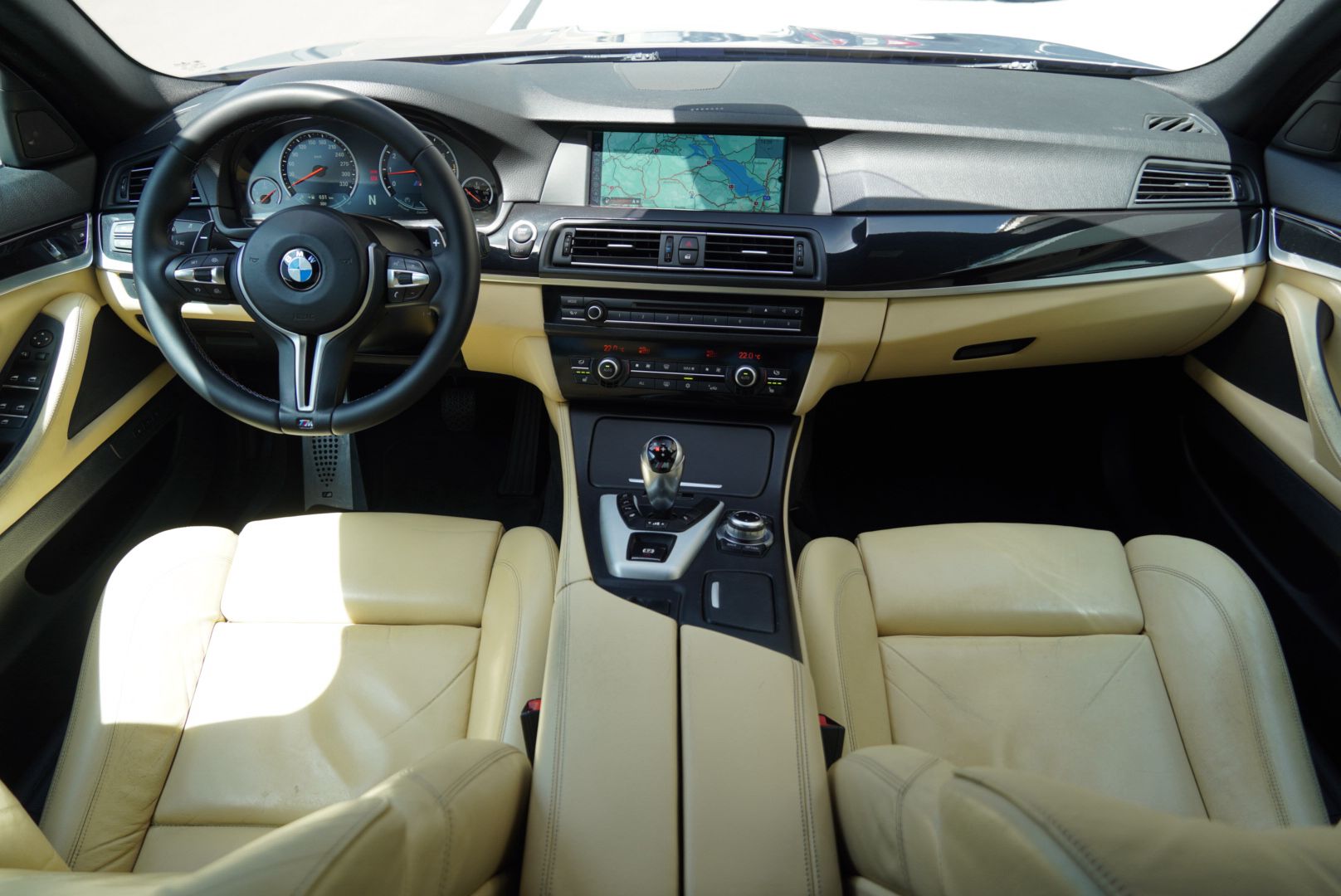 BMW M5 Drivelogic Champagne Quartz Metallic-image-13