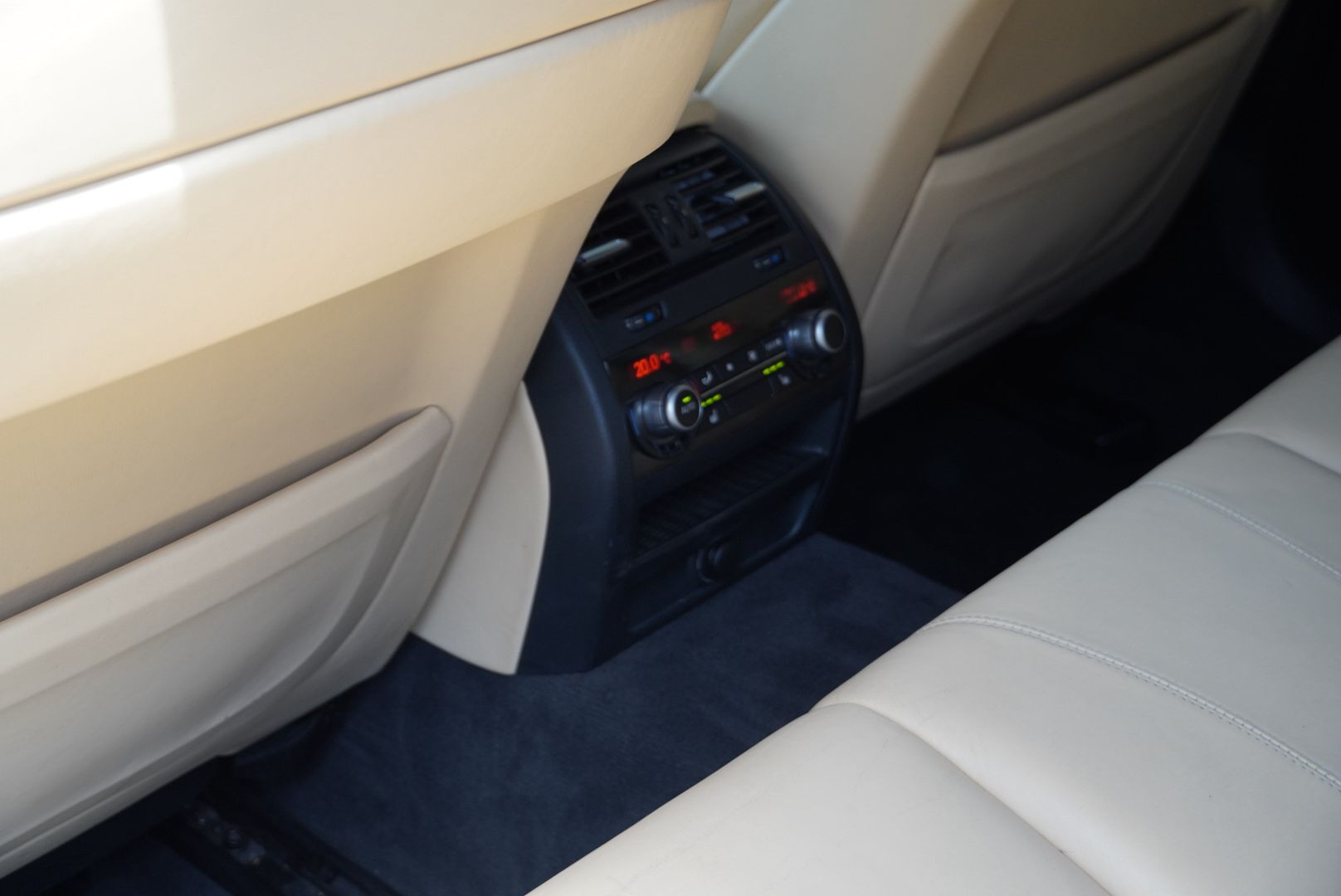 BMW M5 Drivelogic Champagne Quartz Metallic-image-24