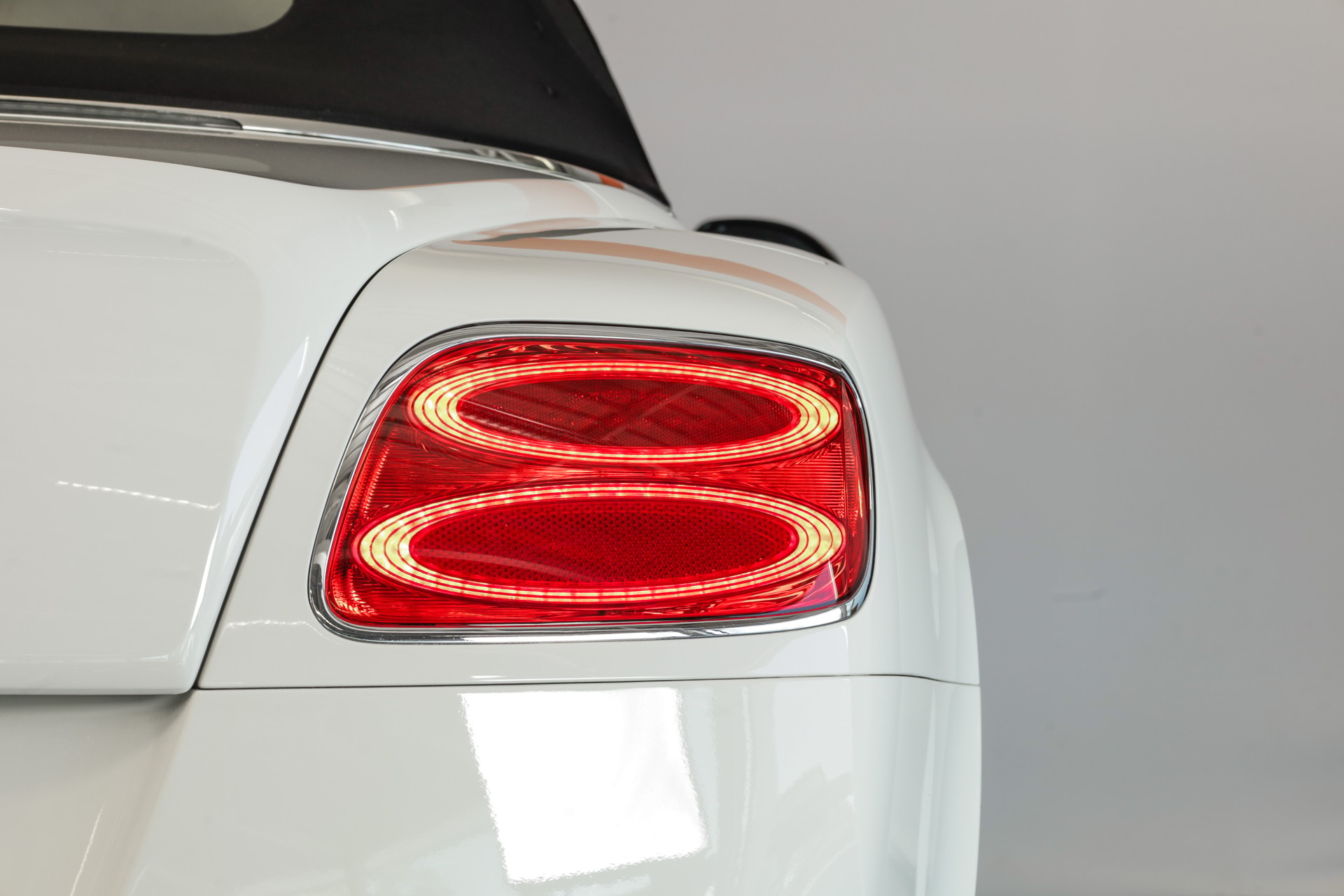 BENTLEY Continental GTC 4.0 V8-image-6