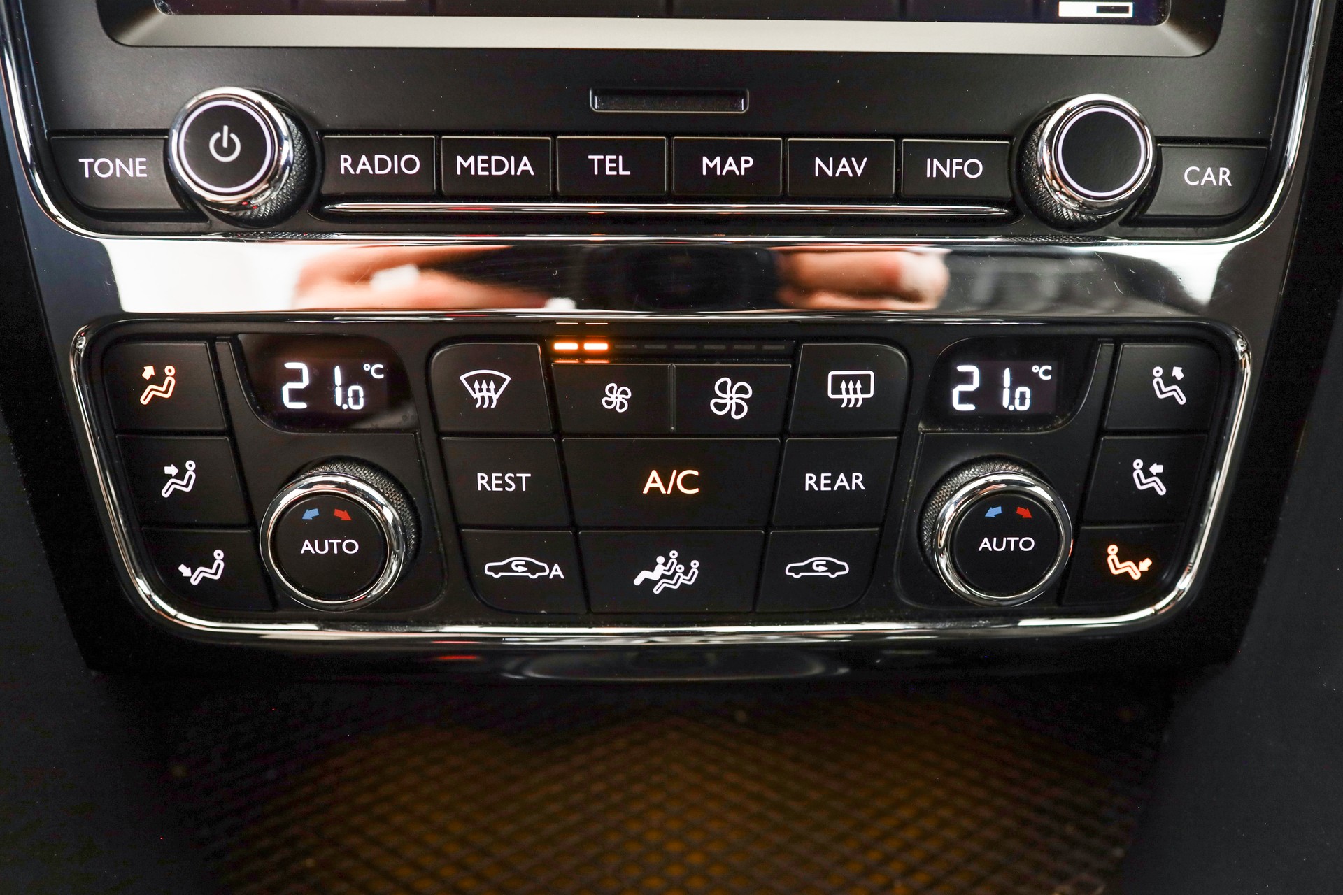 BENTLEY Continental GTC 4.0 V8-image-10