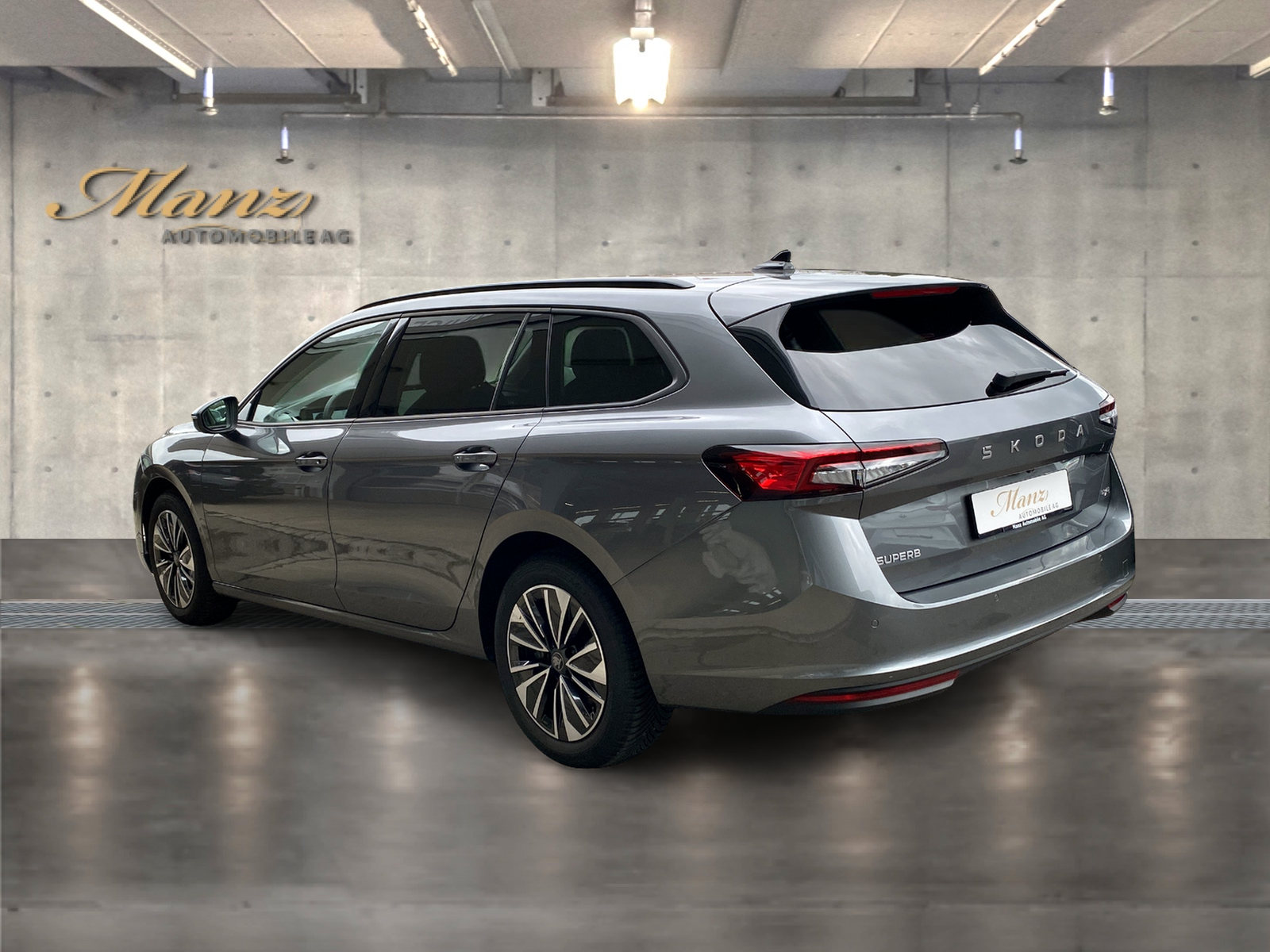 SKODA Superb Combi 2.0TSI 266PS Selection 4x4 DSG **Top Ausstattung**-image-2