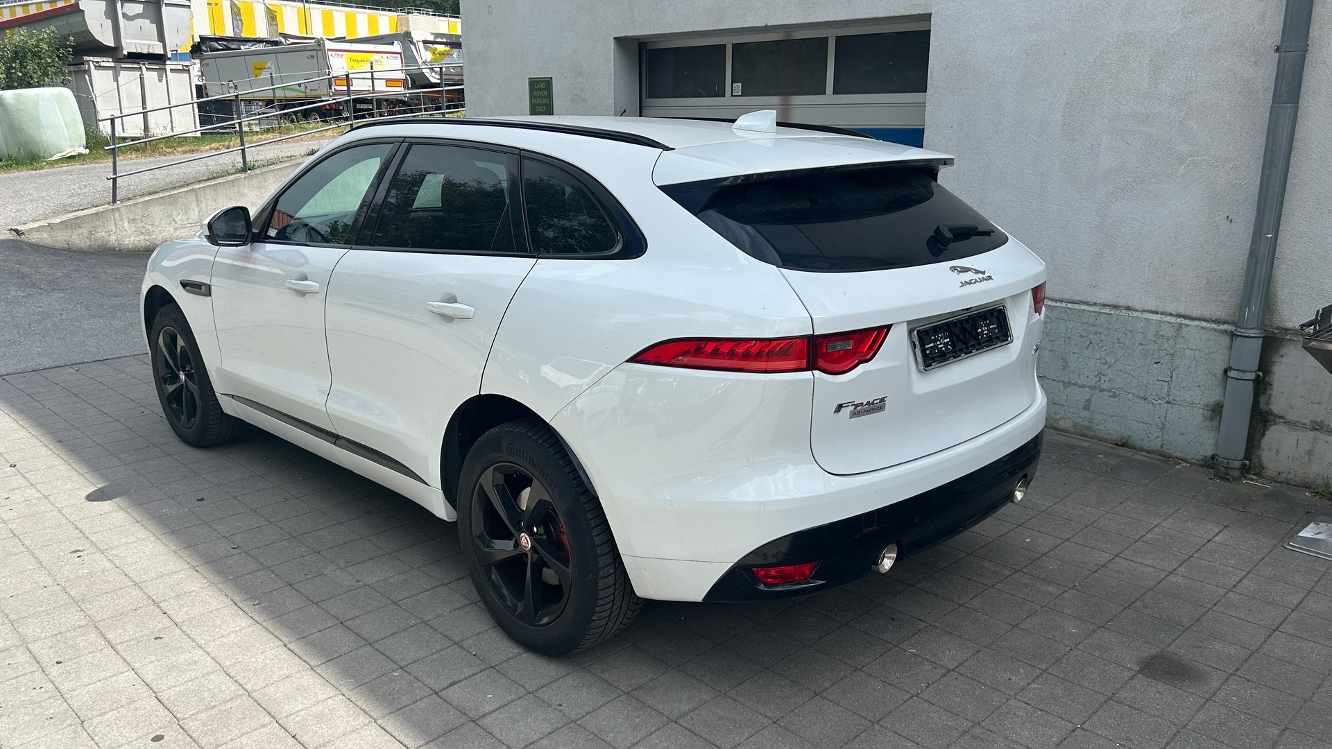 JAGUAR F-Pace 25d Portfolio AWD Automatik-image-3