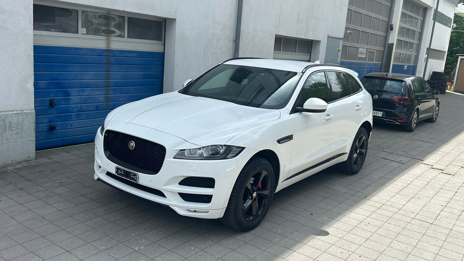 JAGUAR F-Pace 25d Portfolio AWD Automatik-image-5