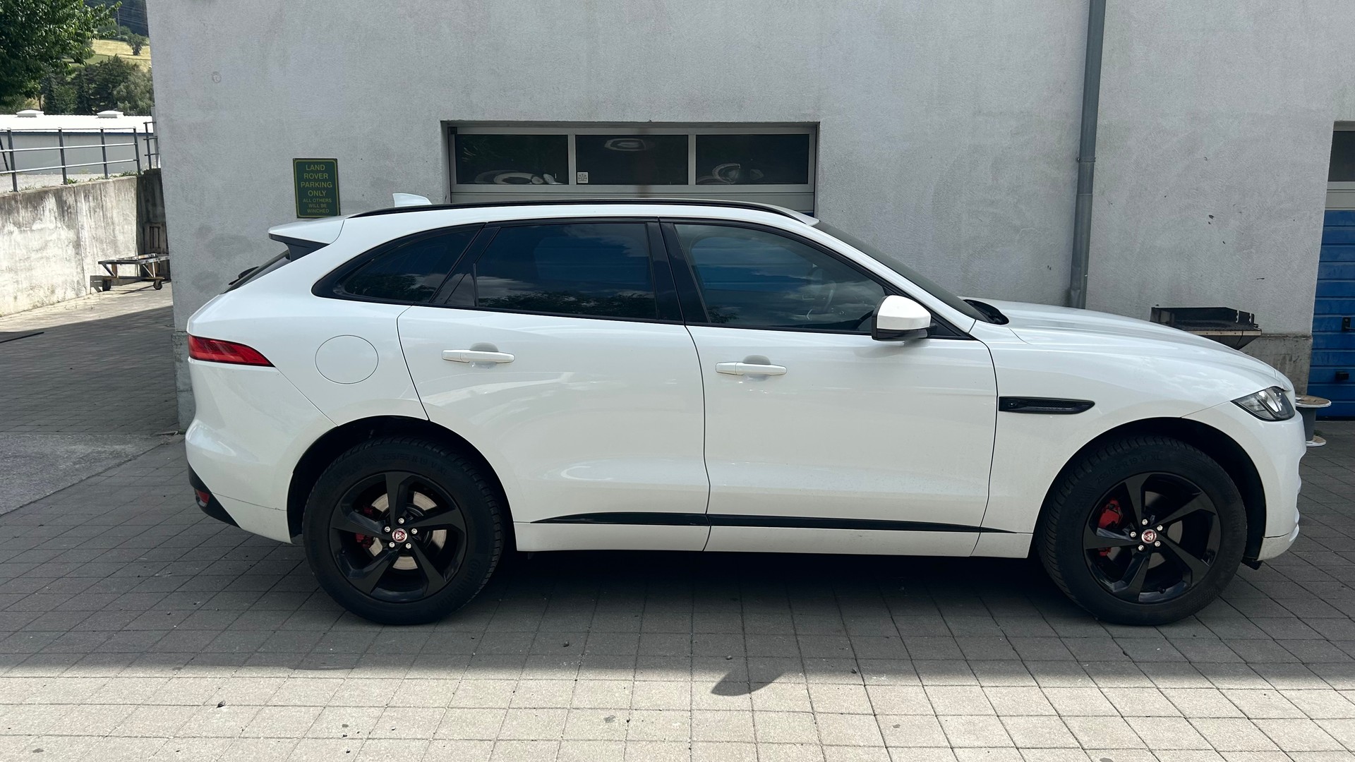 JAGUAR F-Pace 25d Portfolio AWD Automatik-image-1