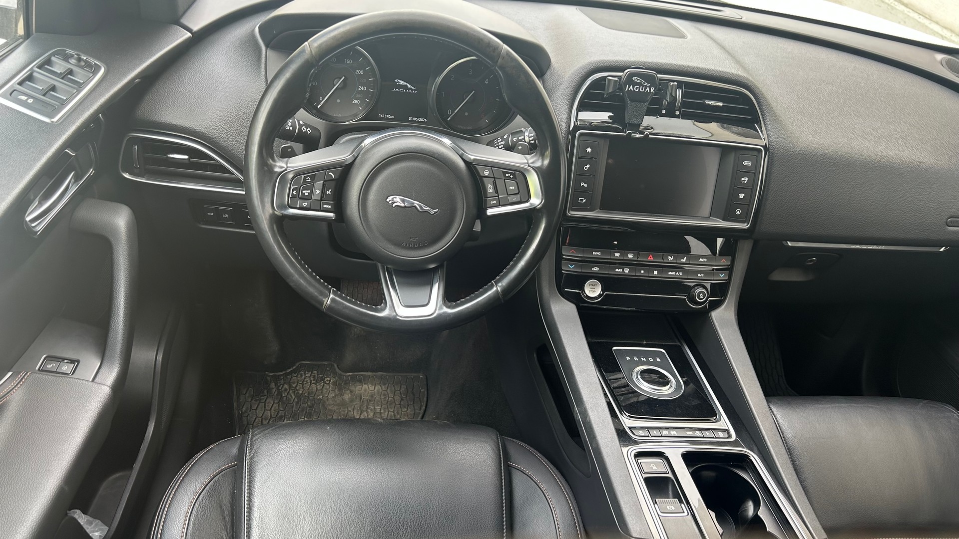 JAGUAR F-Pace 25d Portfolio AWD Automatik-image-6