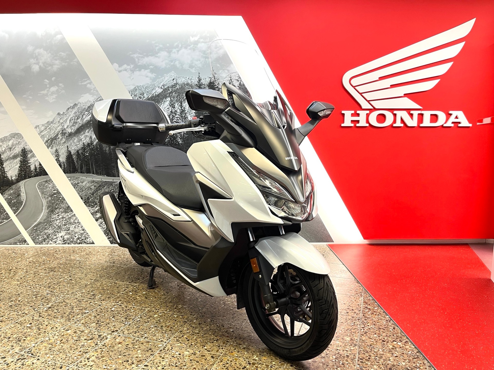 HONDA NSS 350-showroom-element-2