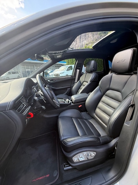 PORSCHE Macan GTS PDK-image-10